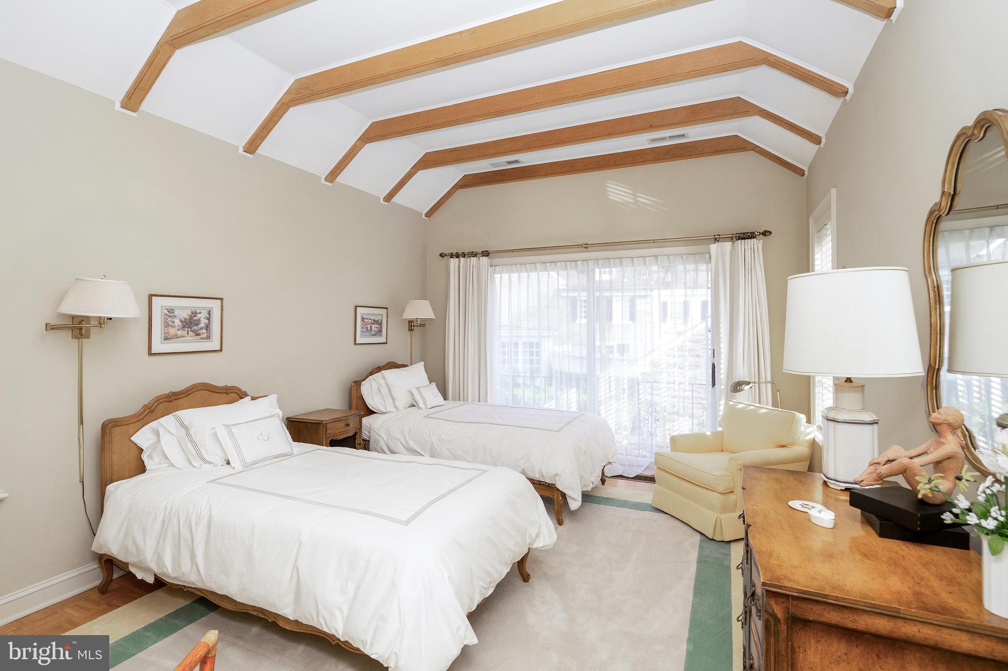 CHESTNUT HILL - Residential