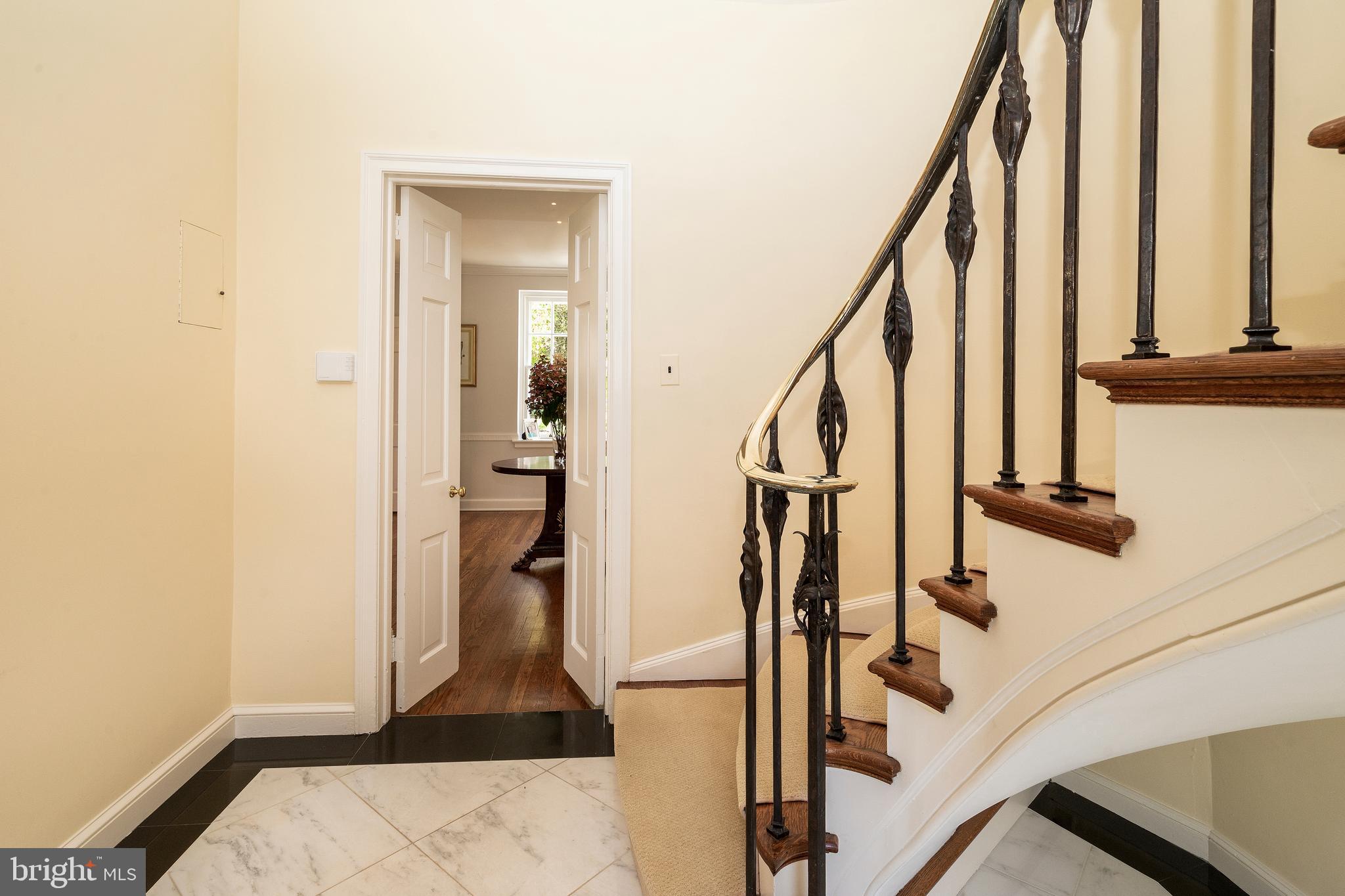 CHESTNUT HILL - Residential