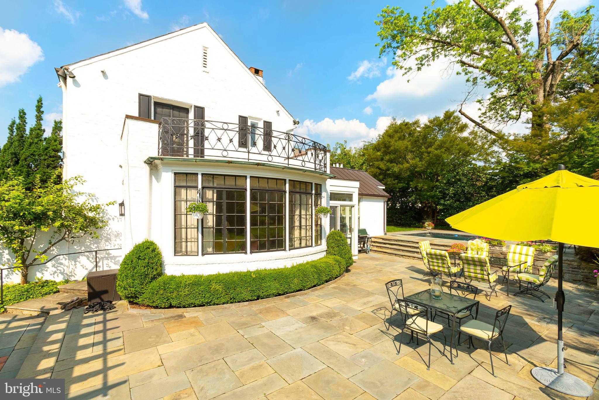 CHESTNUT HILL - Residential