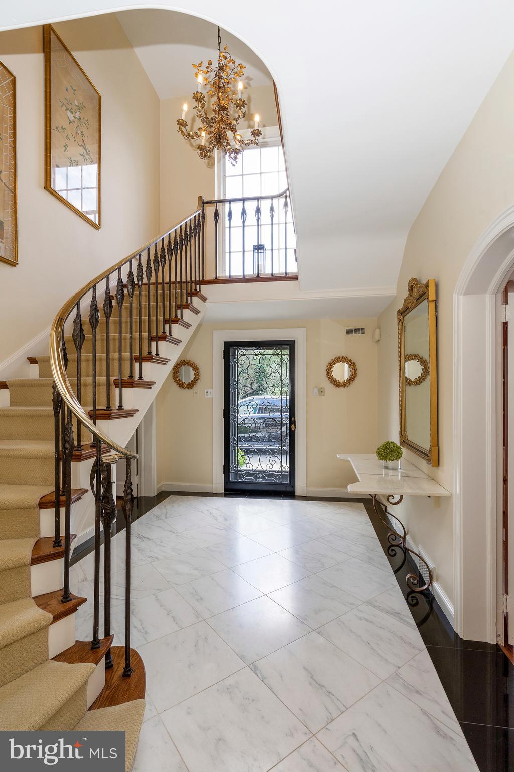 CHESTNUT HILL - Residential