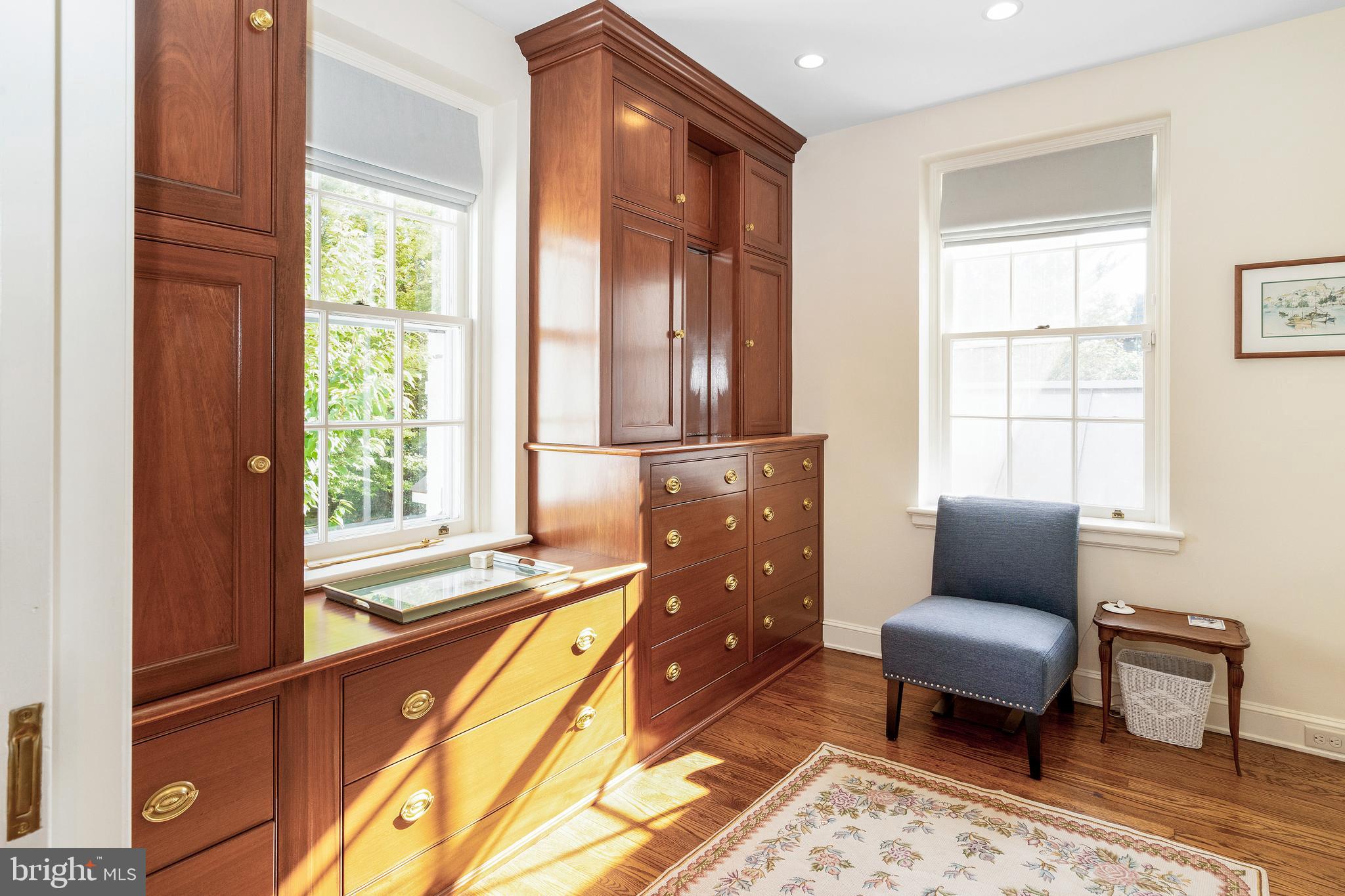 CHESTNUT HILL - Residential