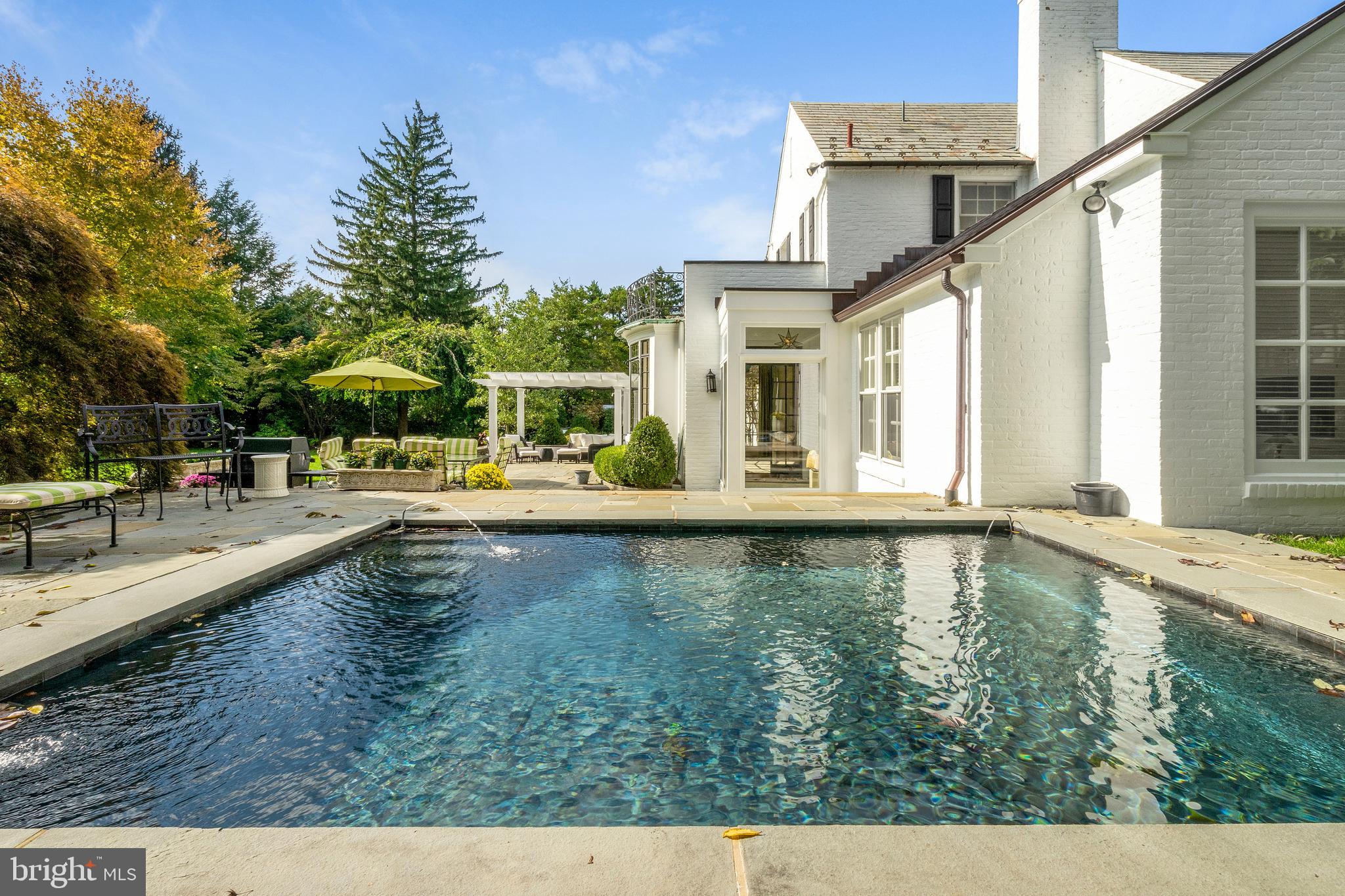 CHESTNUT HILL - Residential