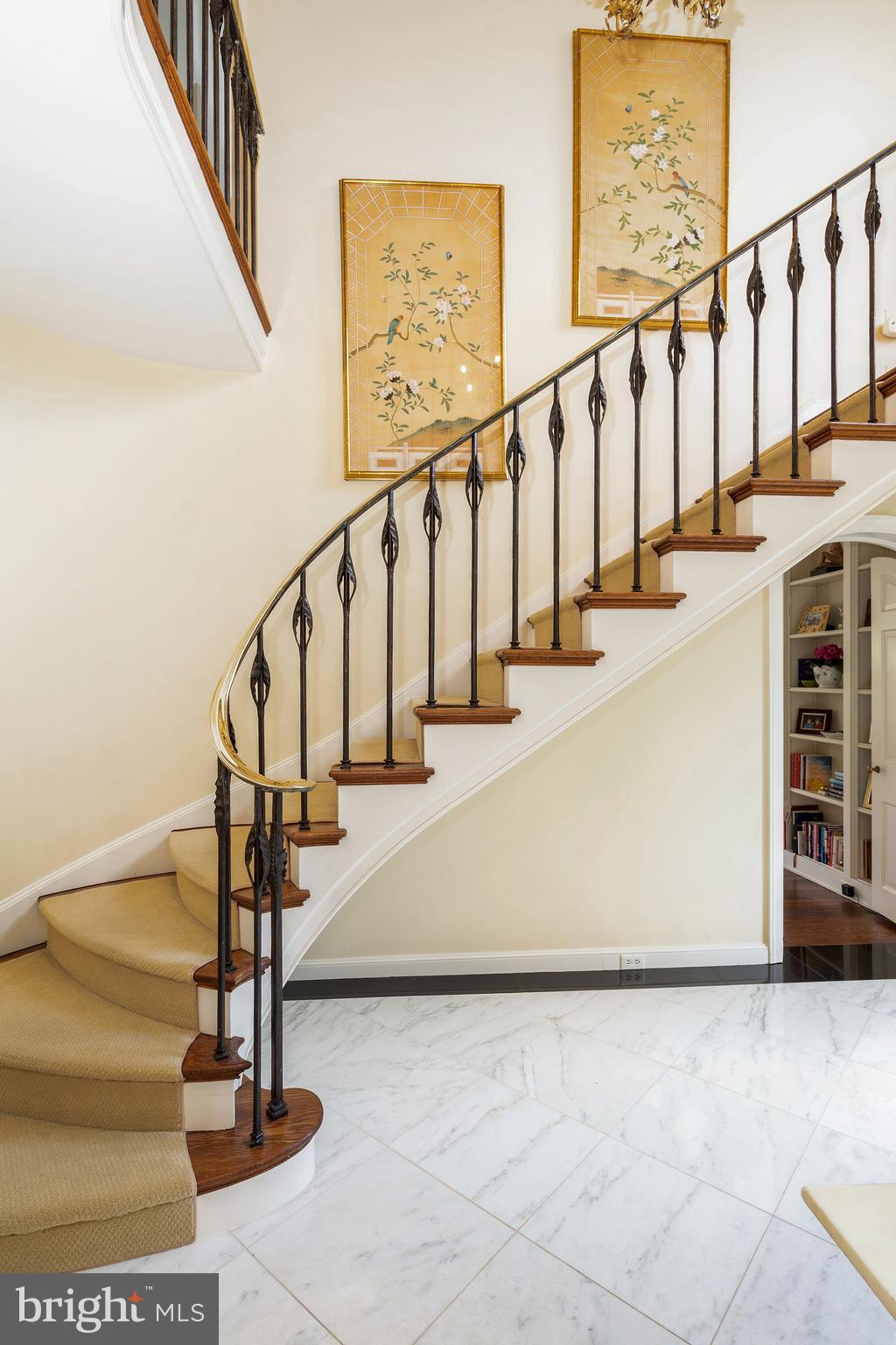 CHESTNUT HILL - Residential