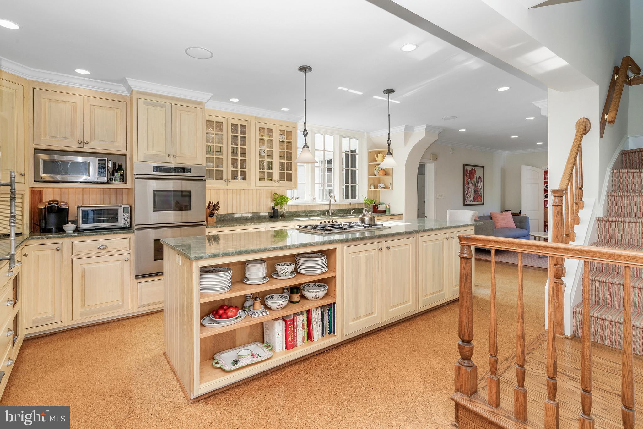 CHESTNUT HILL - Residential