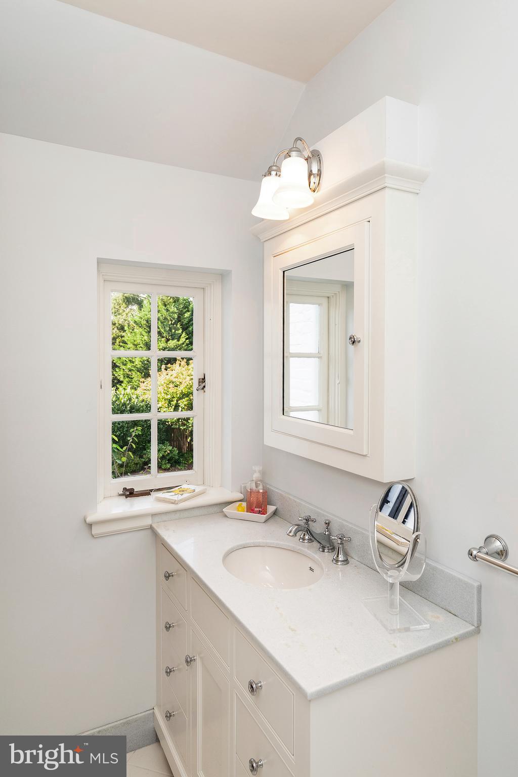 CHESTNUT HILL - Residential