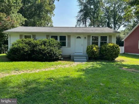Homes For Rent - 1562 Lakeview Drive<br/> COLONIAL BEACH, VA 22443