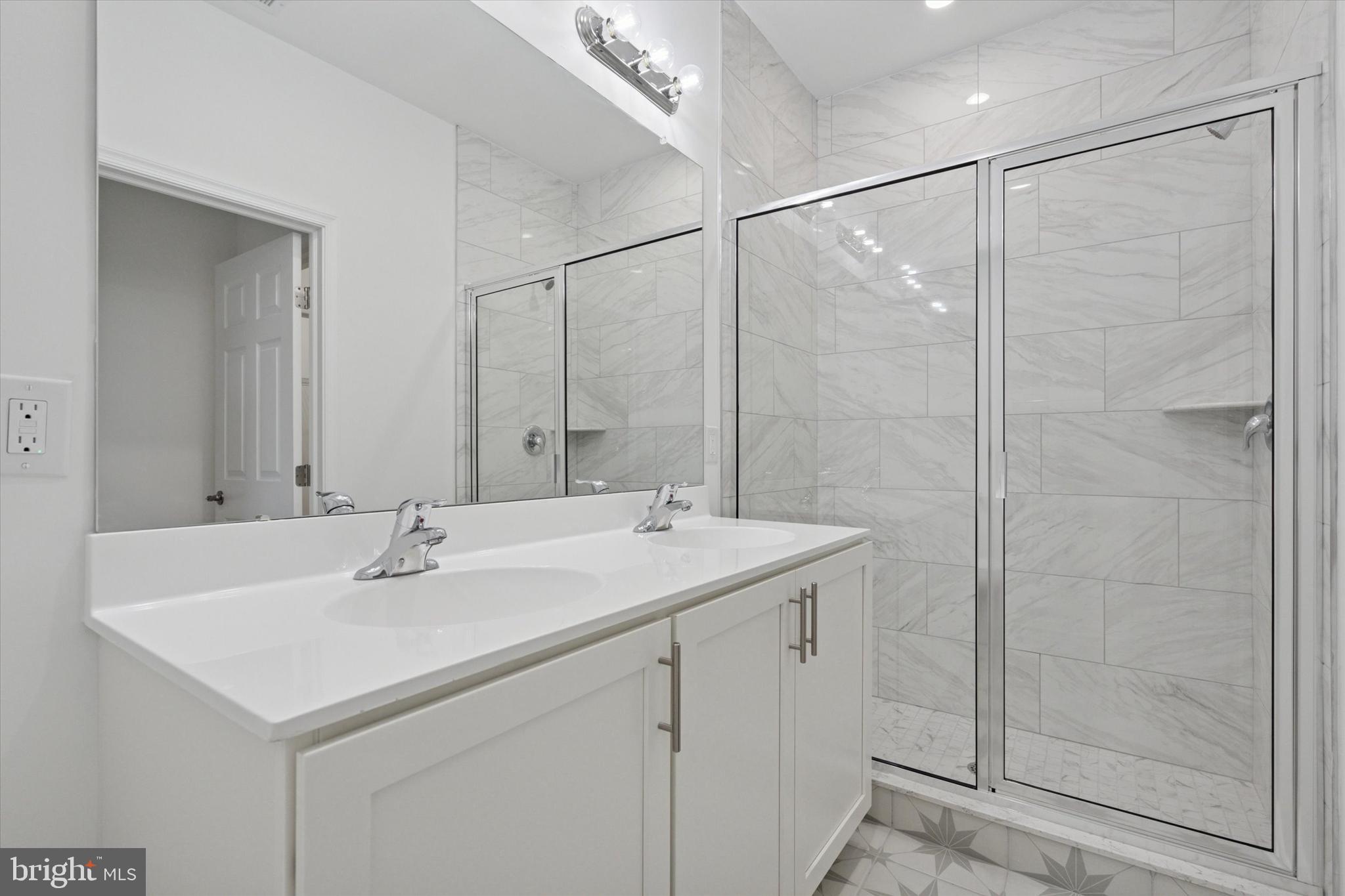 RADCLIFFE COURT - Residential