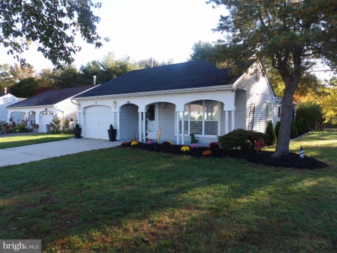 Photo of 4 Buxton Court, SOUTHAMPTON TWP, NJ 08088 (MLS # NJBL2122906)