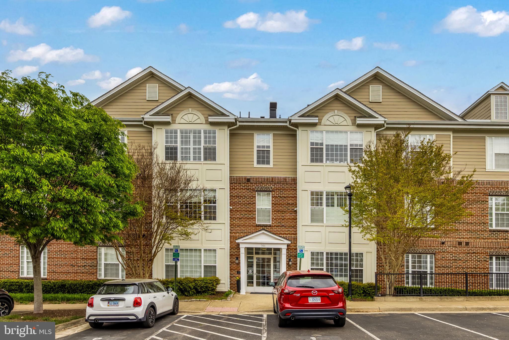701 COBBLESTONE BOULEVARD 203 203