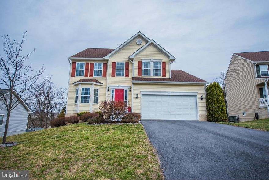 Strasburg, VA Nearly new, move in ready, gently lived in Colonial  situated on cul-de-sac st. You won't want this one to get away! Formal living & dining, Eat-in kitchen w/island, breakfast room opens family room & deck! 4 bedrooms, master suite w owner's bath, walk-in closet + 3 more Brs, full walkout basement offers room for expansion, awaiting your plans & 2 car garage!