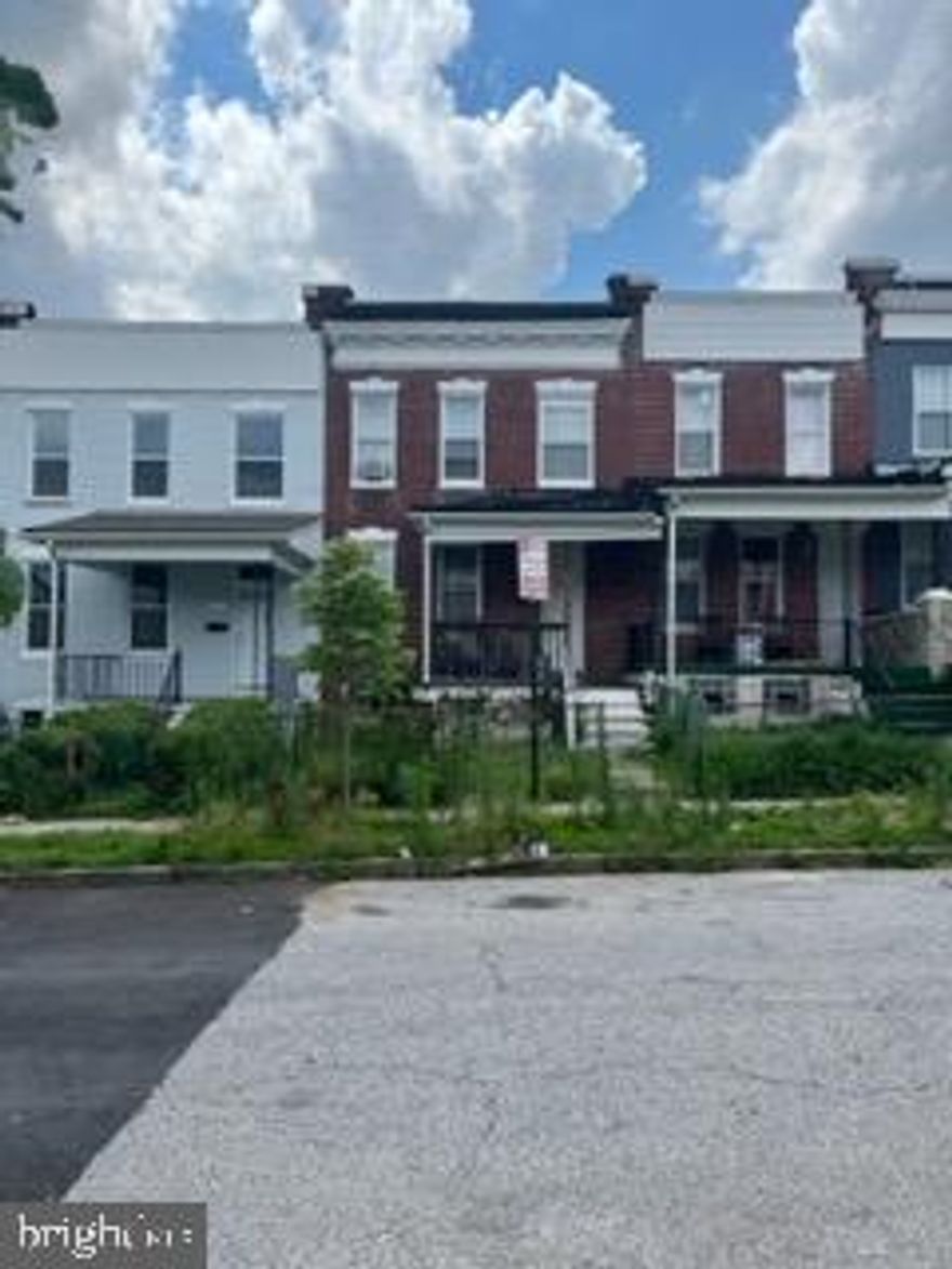 GREAT INVESTMENT PROPERTY FOR BUYER!  COMES WITH RENTER, PAYS ON TIME!  PROPERTY HAS RECENTLY BEEN RENOVATED, 4 BED ADN 2 BATHS.  SCHEDULE YOUR SHOWING TODAY!