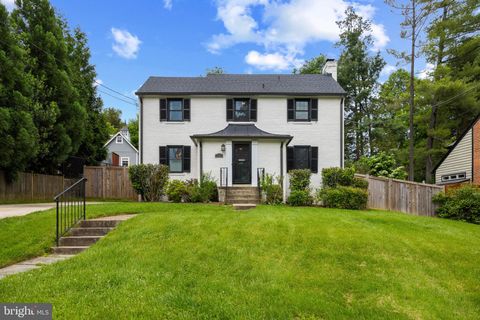 Photo of 7104 PINEHURST PKWY, CHEVY CHASE, MD 20815 (MLS # MDMC2093392)