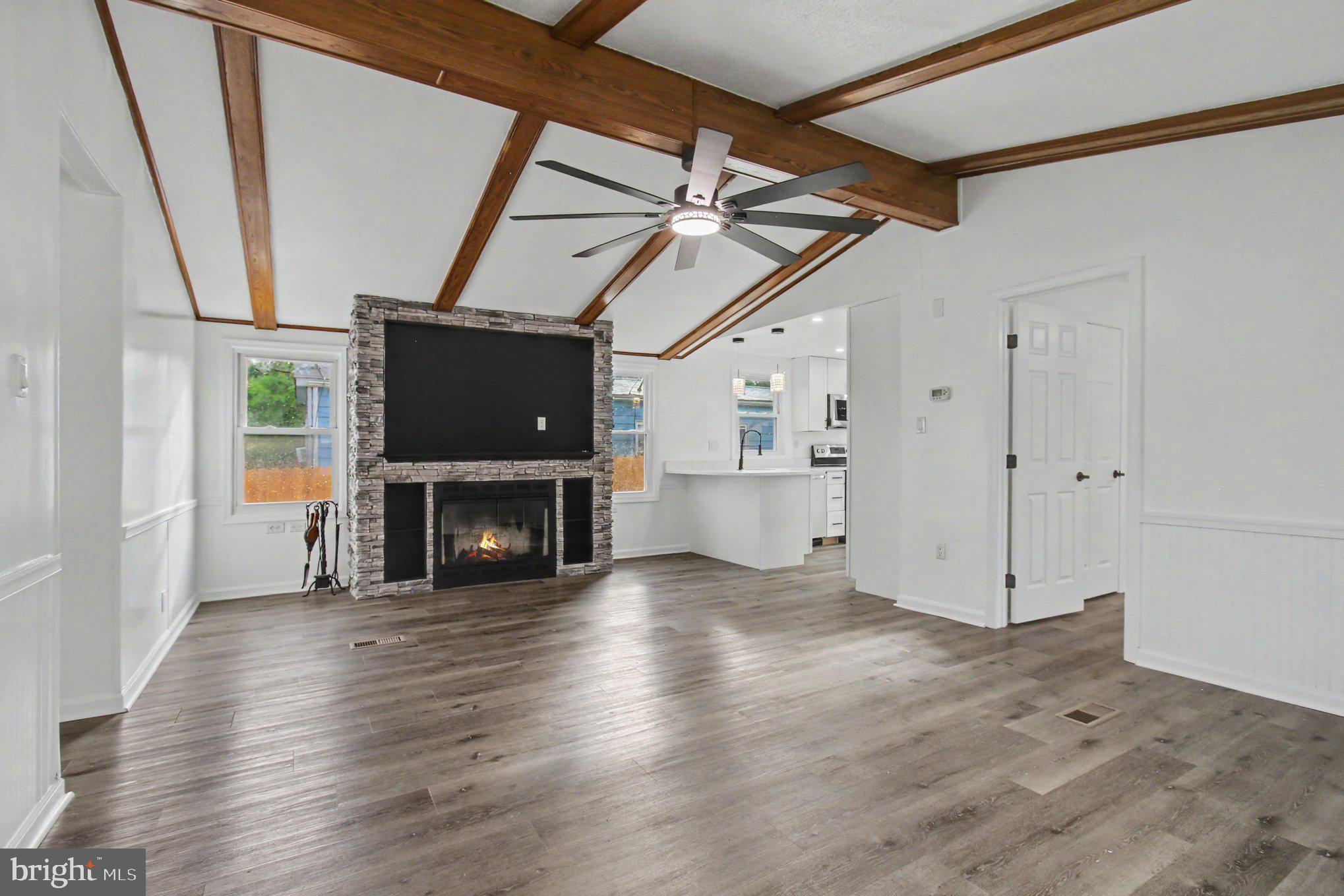 606 RED OAK DRIVE