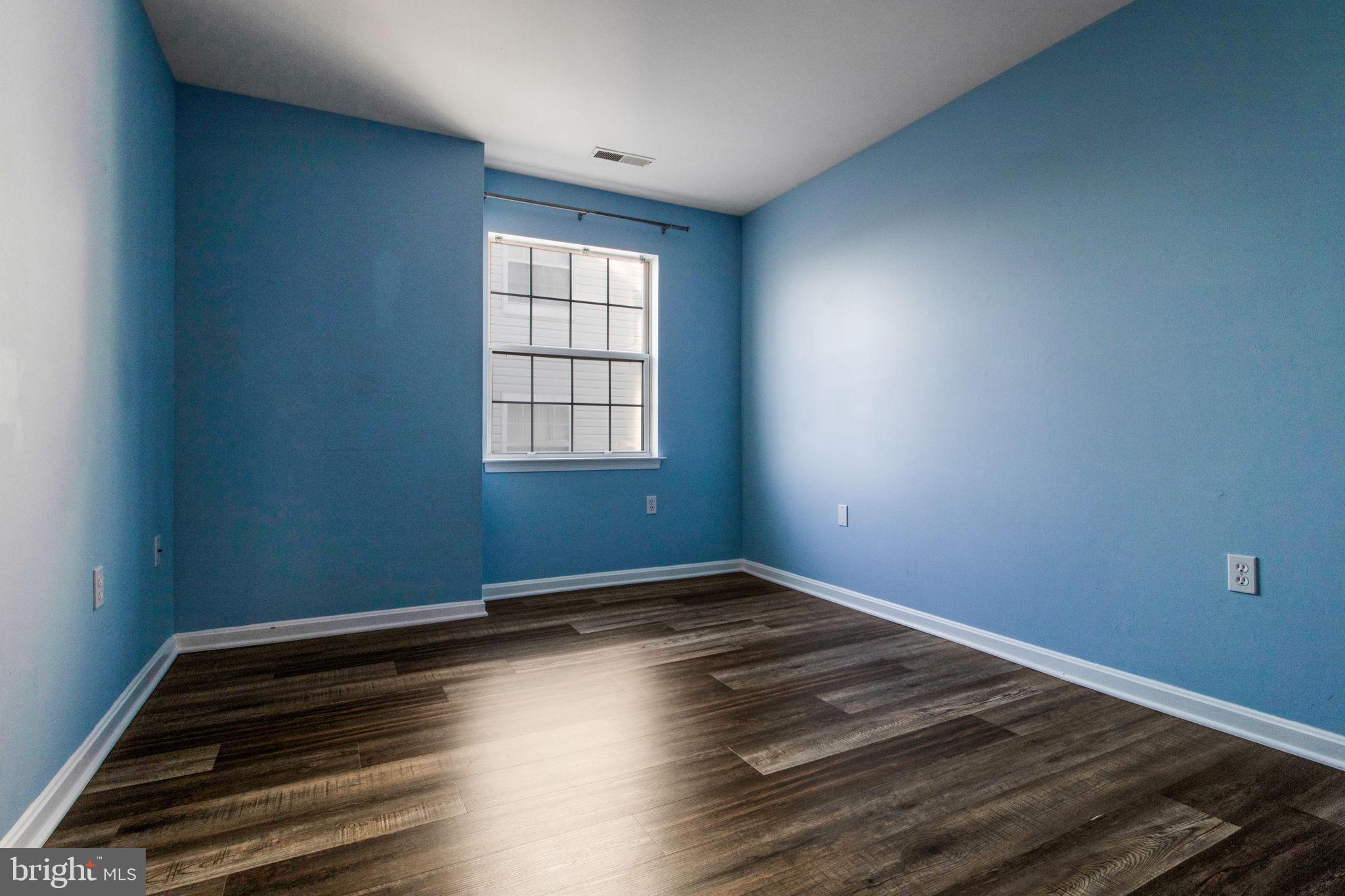 VILLAGE OF MONTGOMERY RUN - Residential Lease