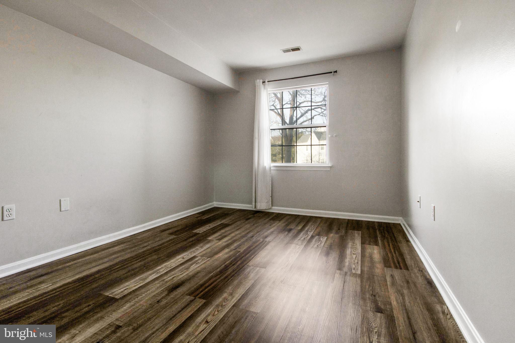 VILLAGE OF MONTGOMERY RUN - Residential Lease