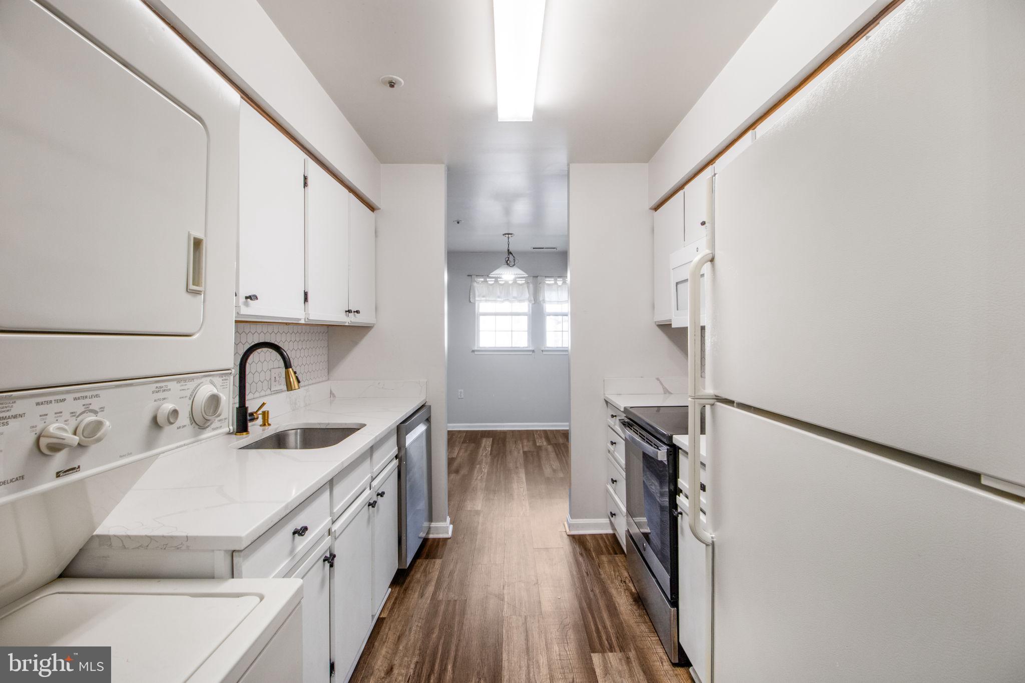 VILLAGE OF MONTGOMERY RUN - Residential Lease