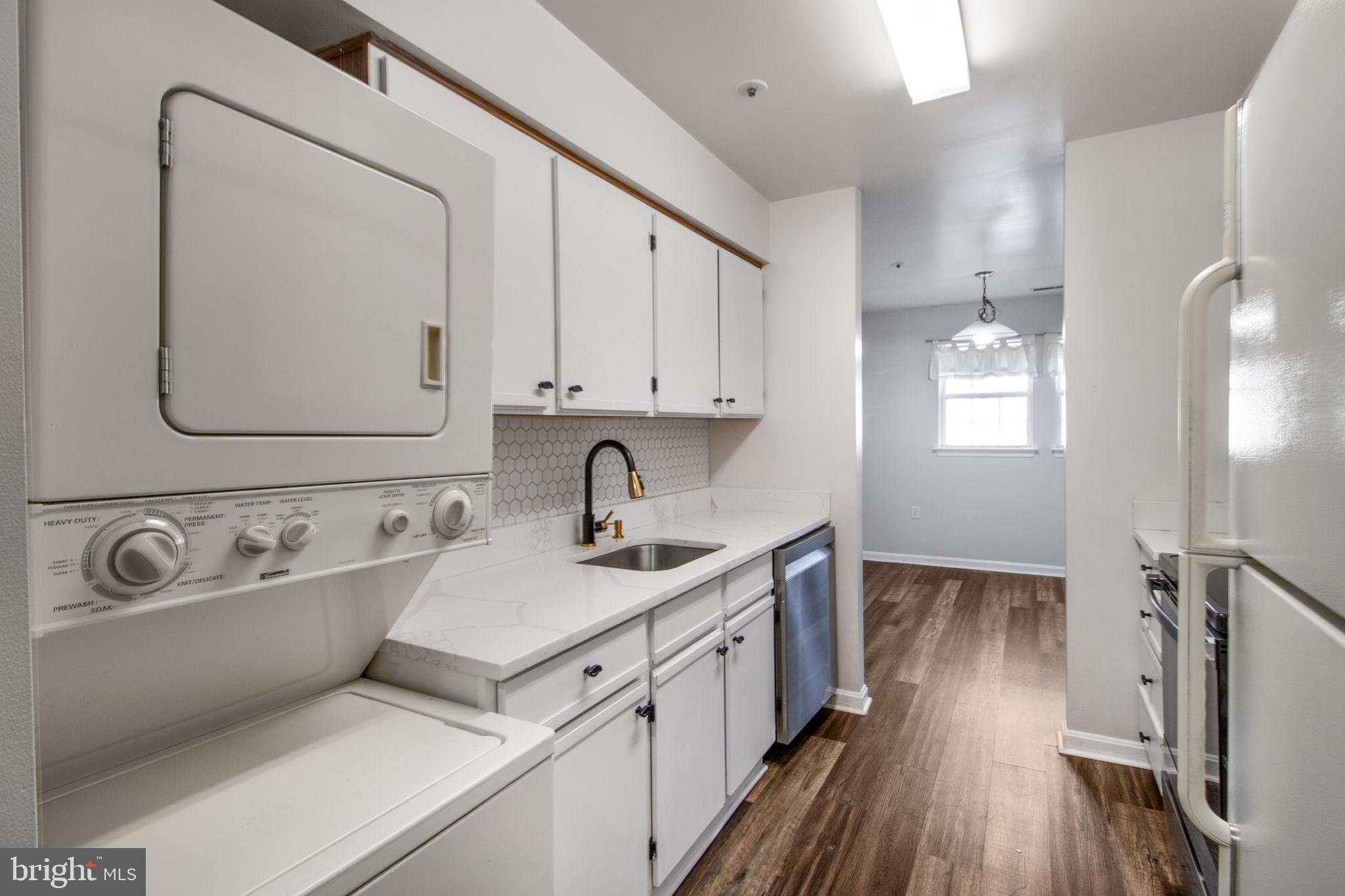 VILLAGE OF MONTGOMERY RUN - Residential Lease