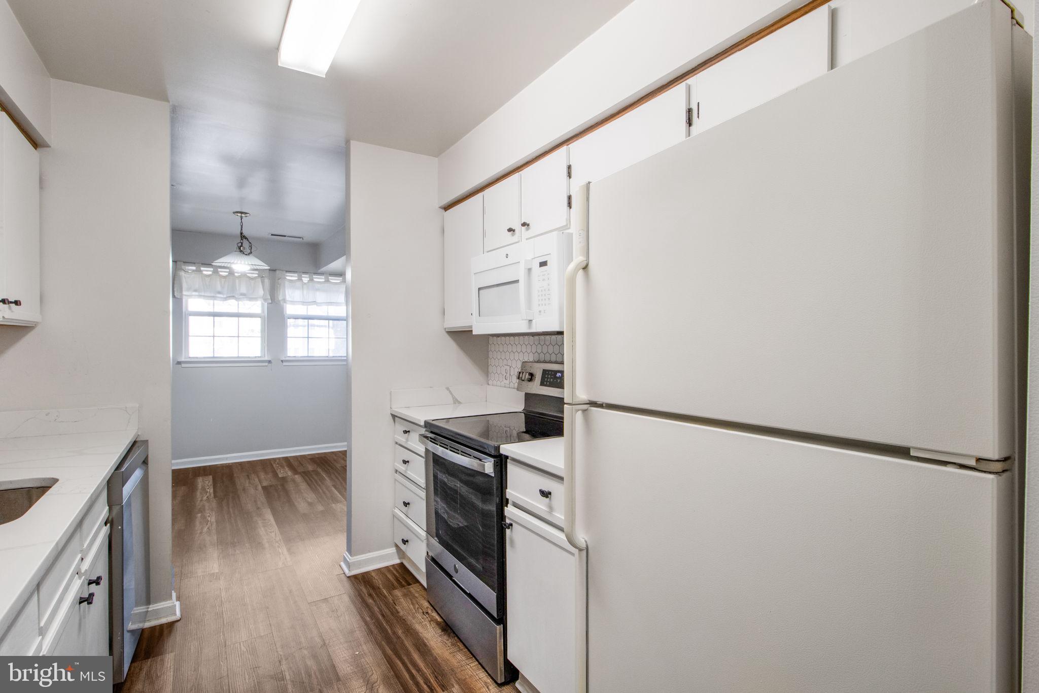 VILLAGE OF MONTGOMERY RUN - Residential Lease