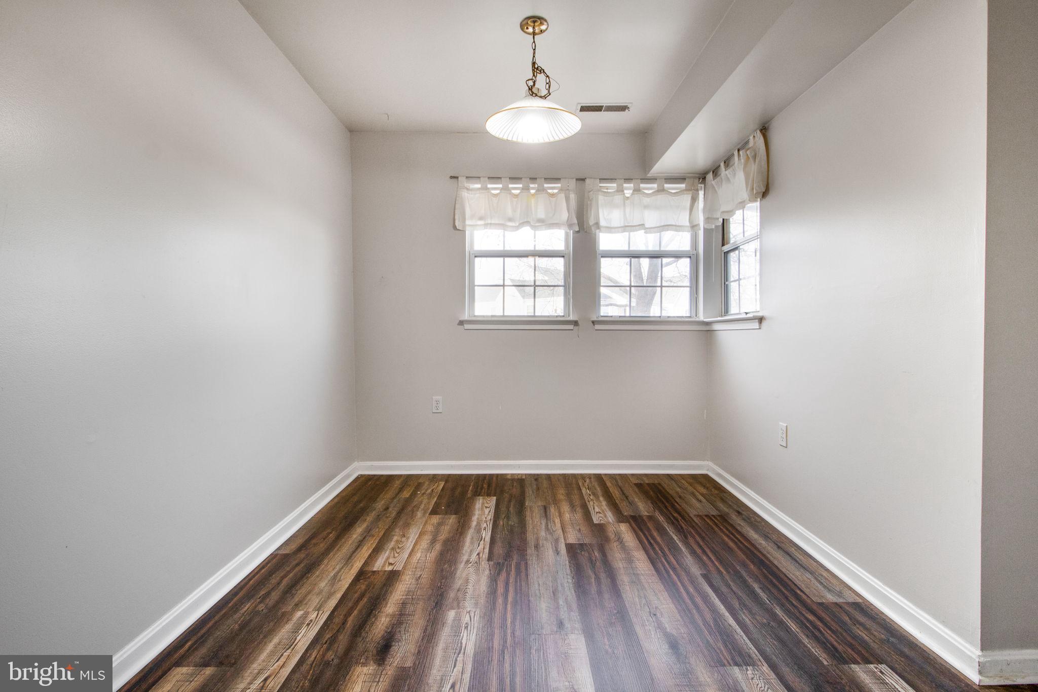 VILLAGE OF MONTGOMERY RUN - Residential Lease