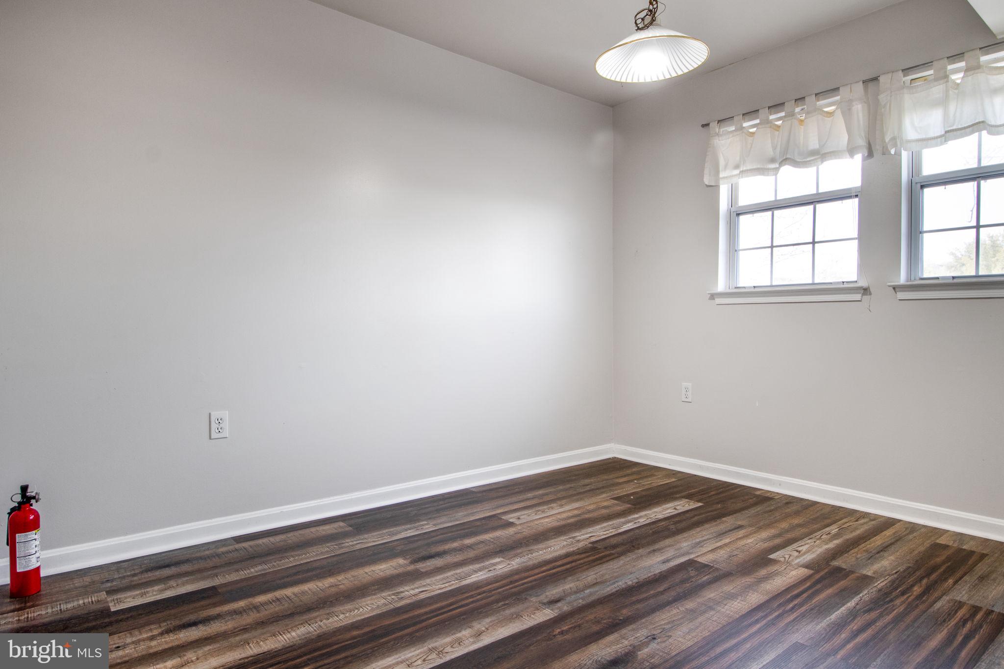 VILLAGE OF MONTGOMERY RUN - Residential Lease