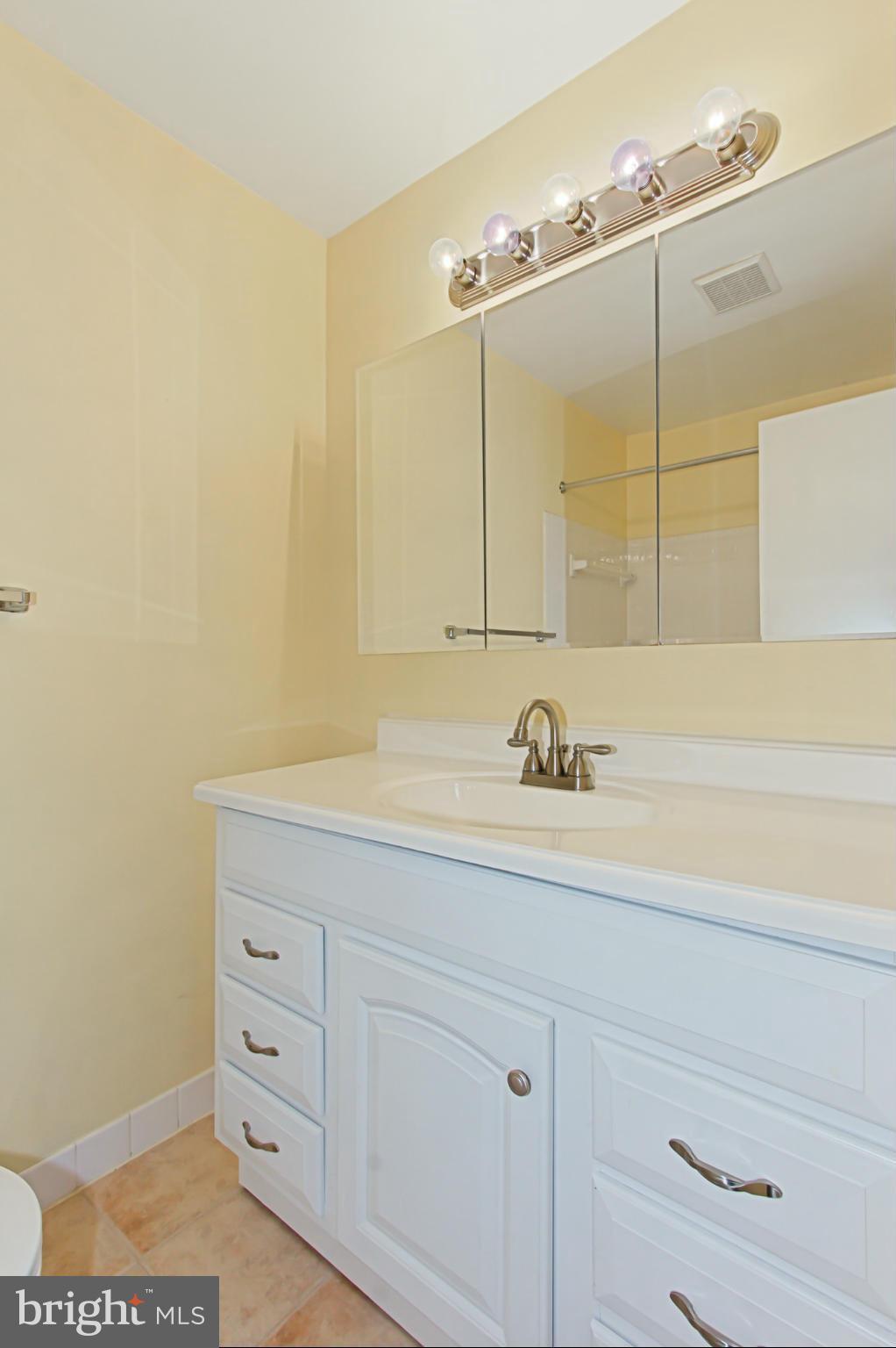 SOUTHAMPTON - Residential Lease