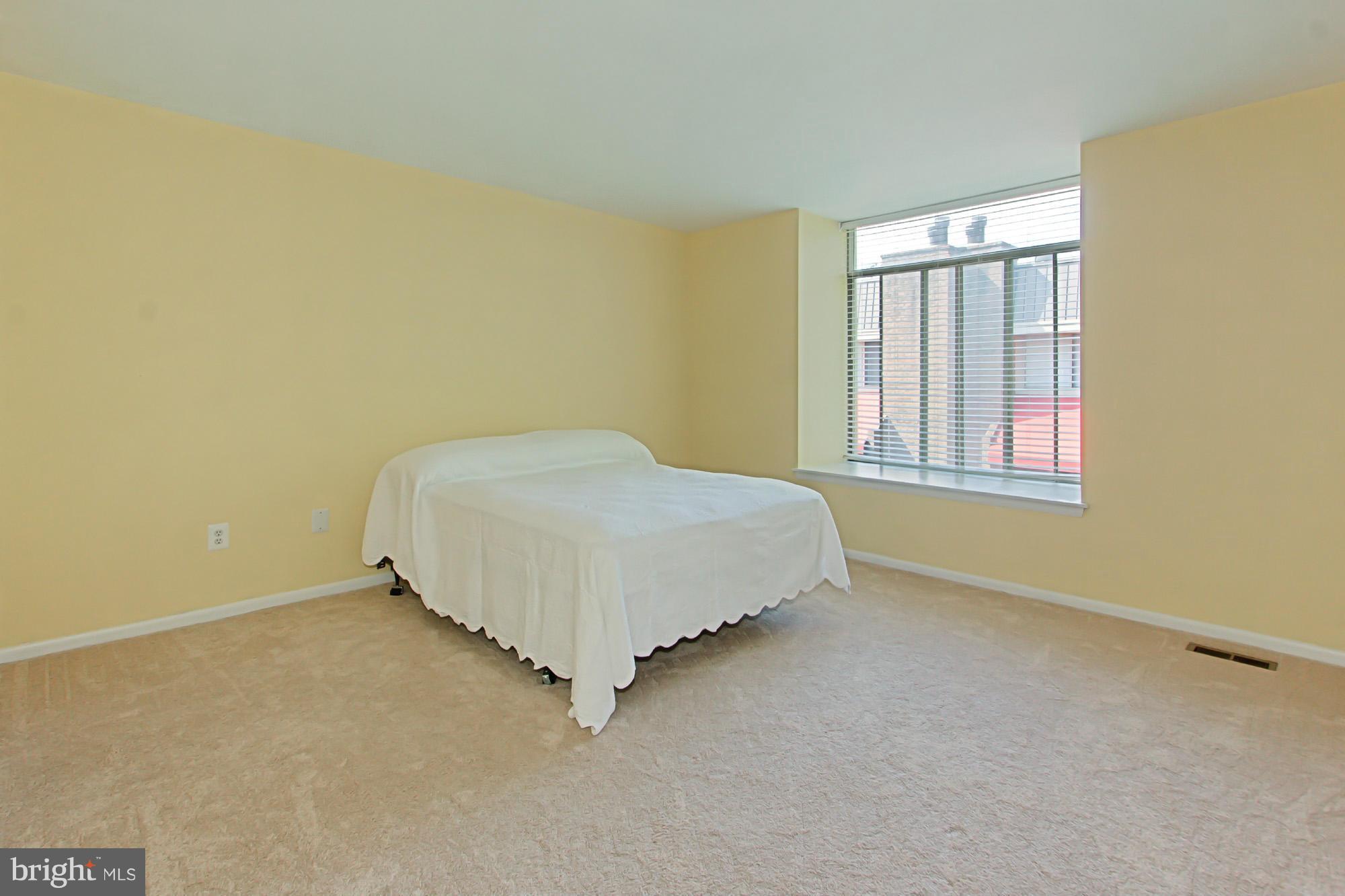 SOUTHAMPTON - Residential Lease