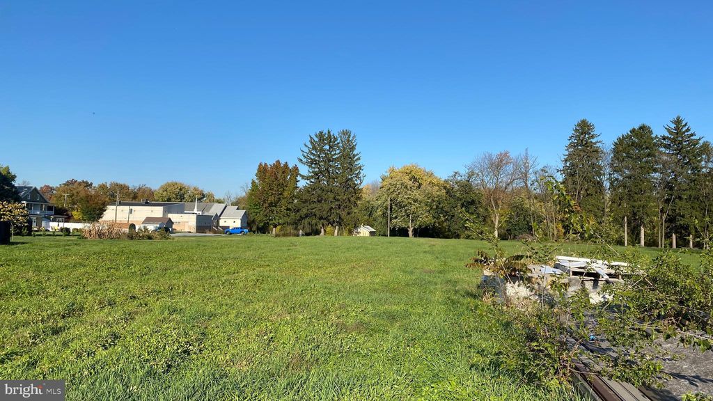 Photo of 37 S OAK ST, MANHEIM, PA 17545 (MLS # PALA2026958)