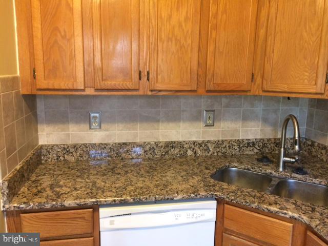 OLD FIELDS - Residential Lease