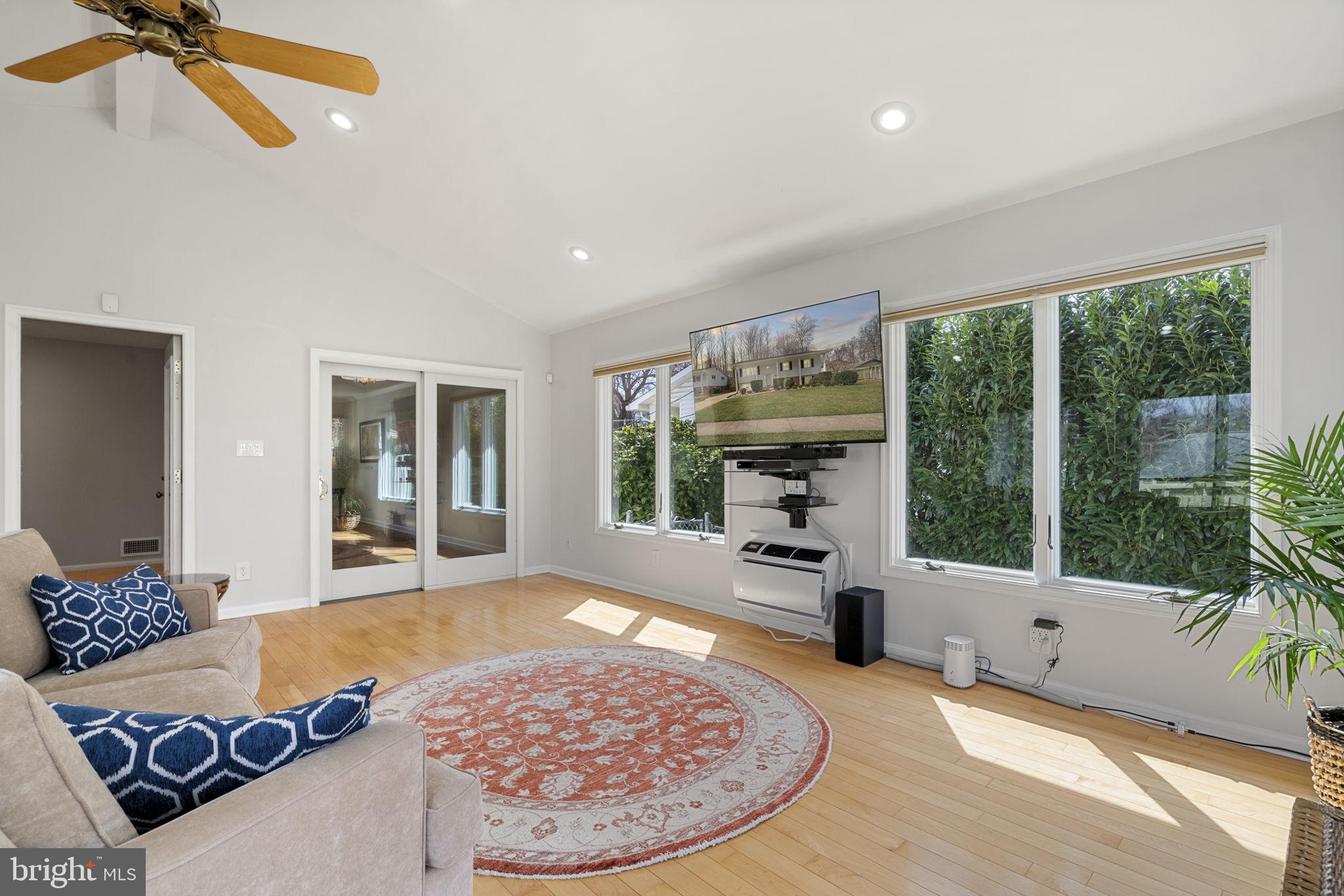 CANTERBURY WOODS - Residential