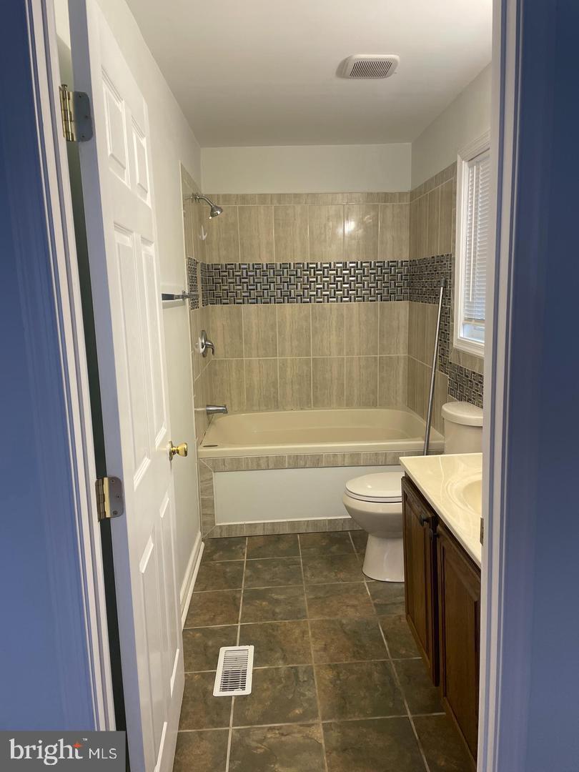 LAKE CAROLINE - Residential Lease