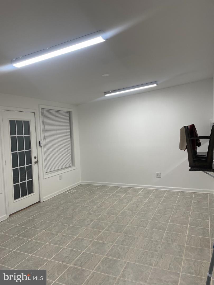 LAKE CAROLINE - Residential Lease