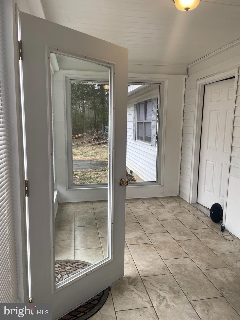 LAKE CAROLINE - Residential Lease