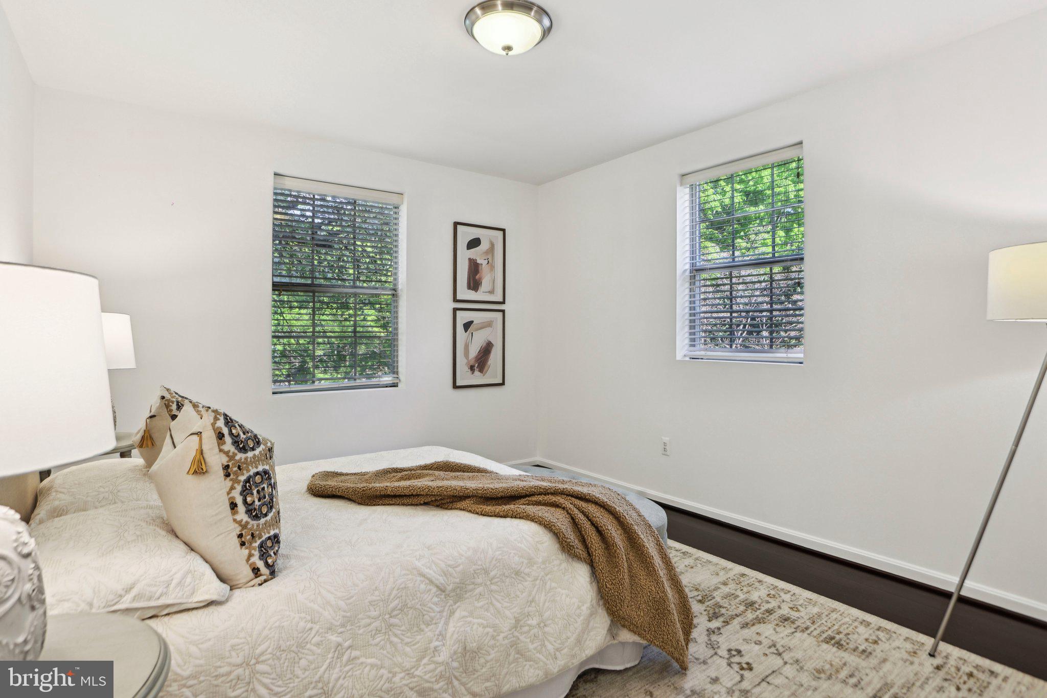 COLONIAL VILLAGE - Residential