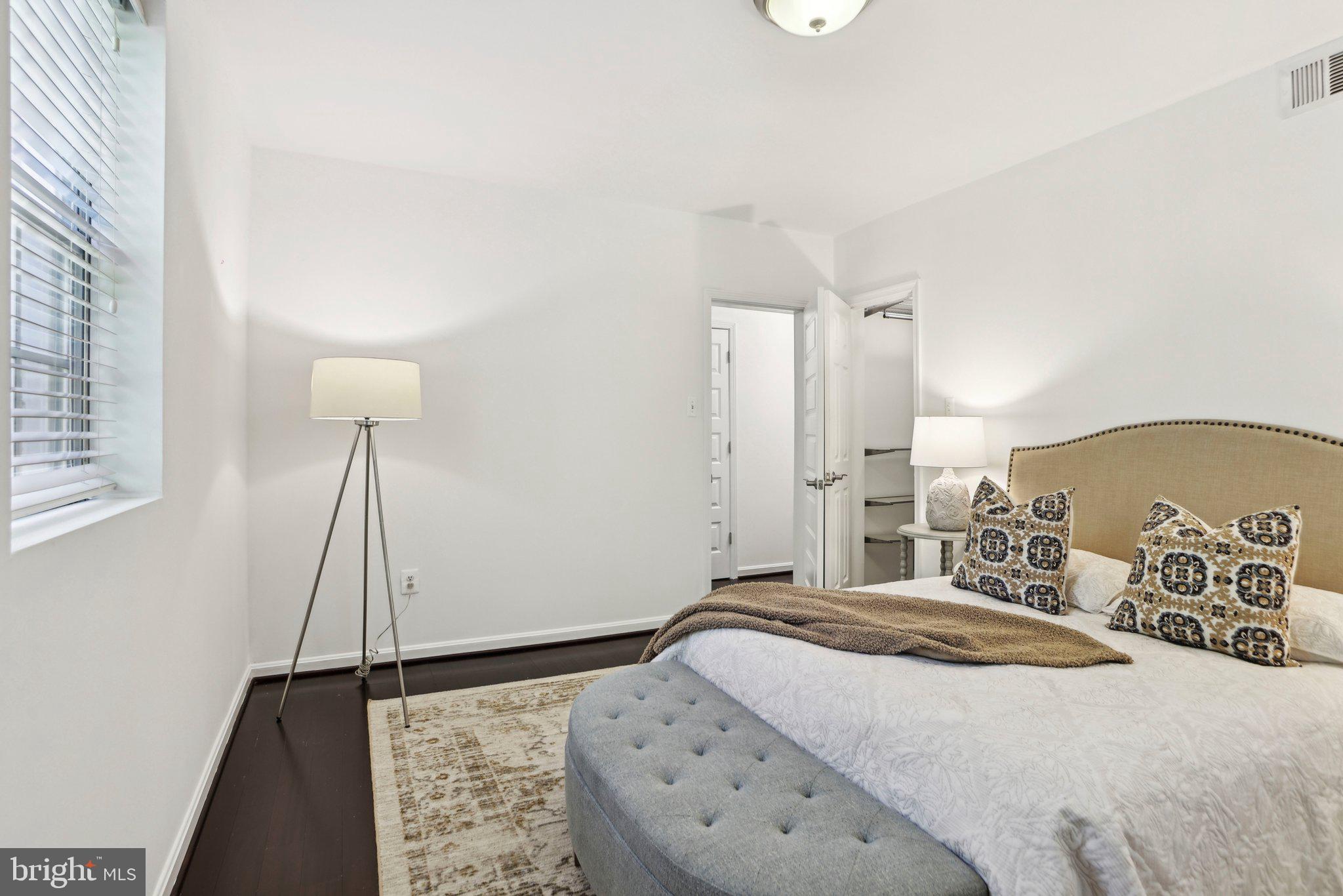 COLONIAL VILLAGE - Residential