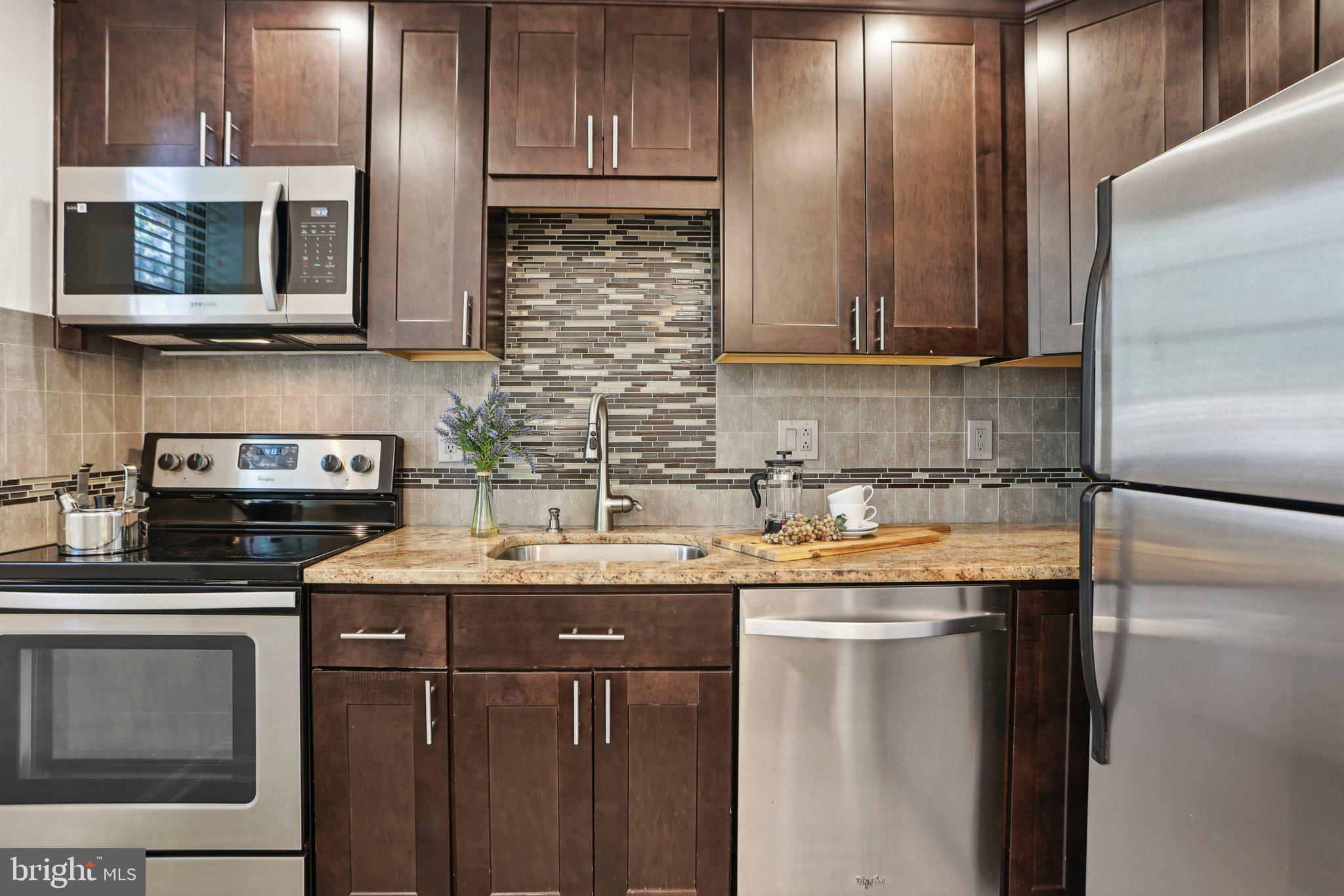 COLONIAL VILLAGE - Residential