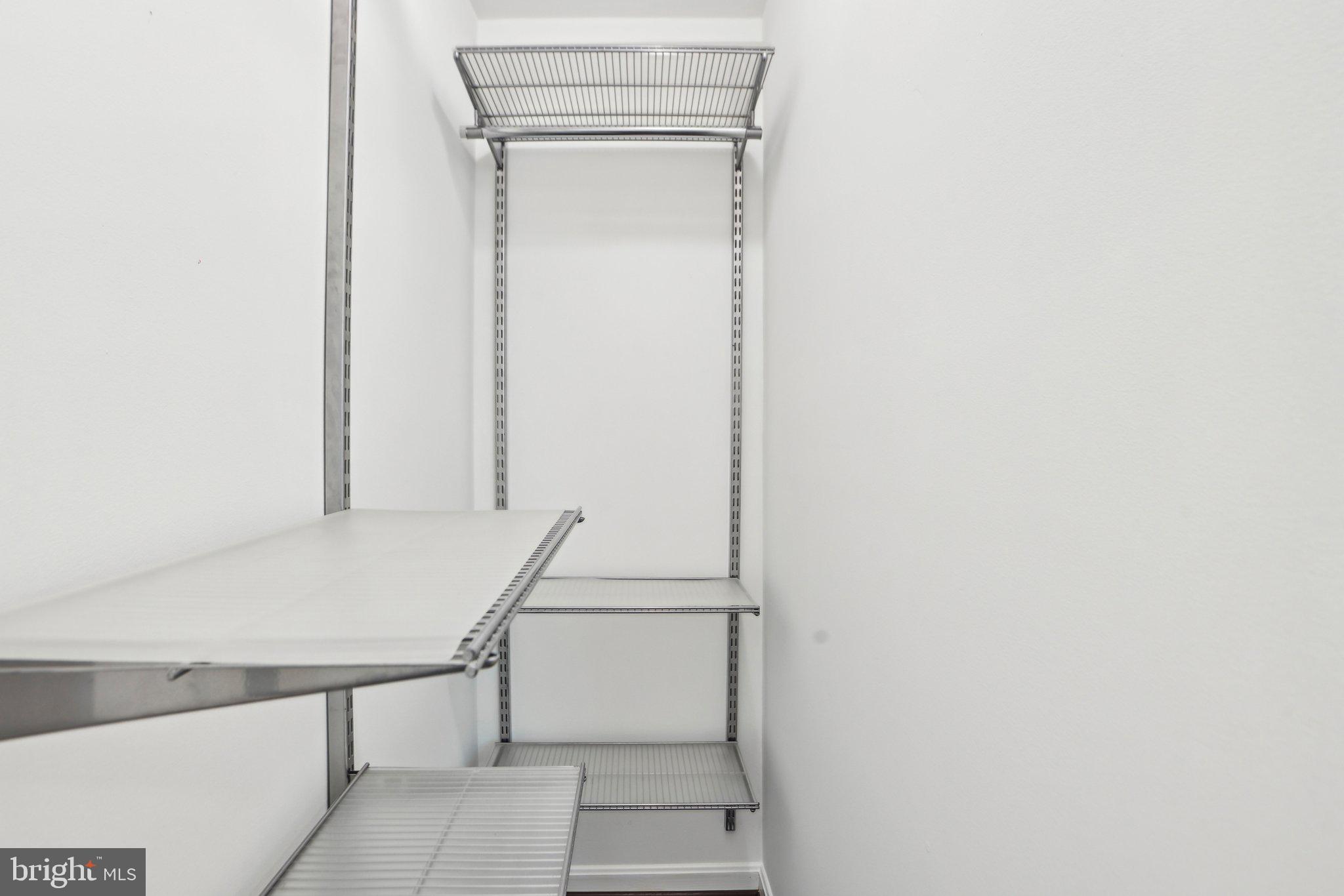 COLONIAL VILLAGE - Residential