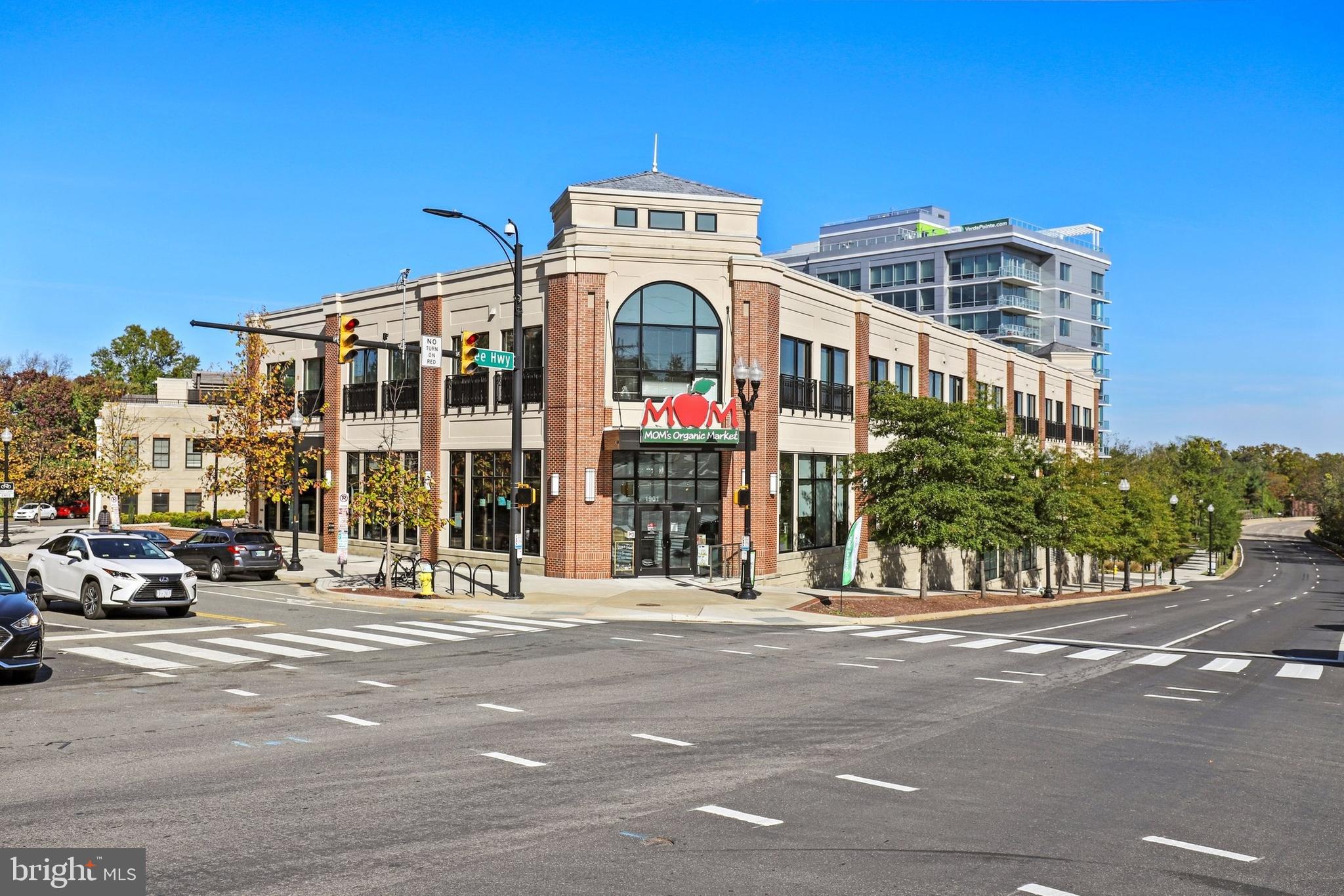 COLONIAL VILLAGE - Residential