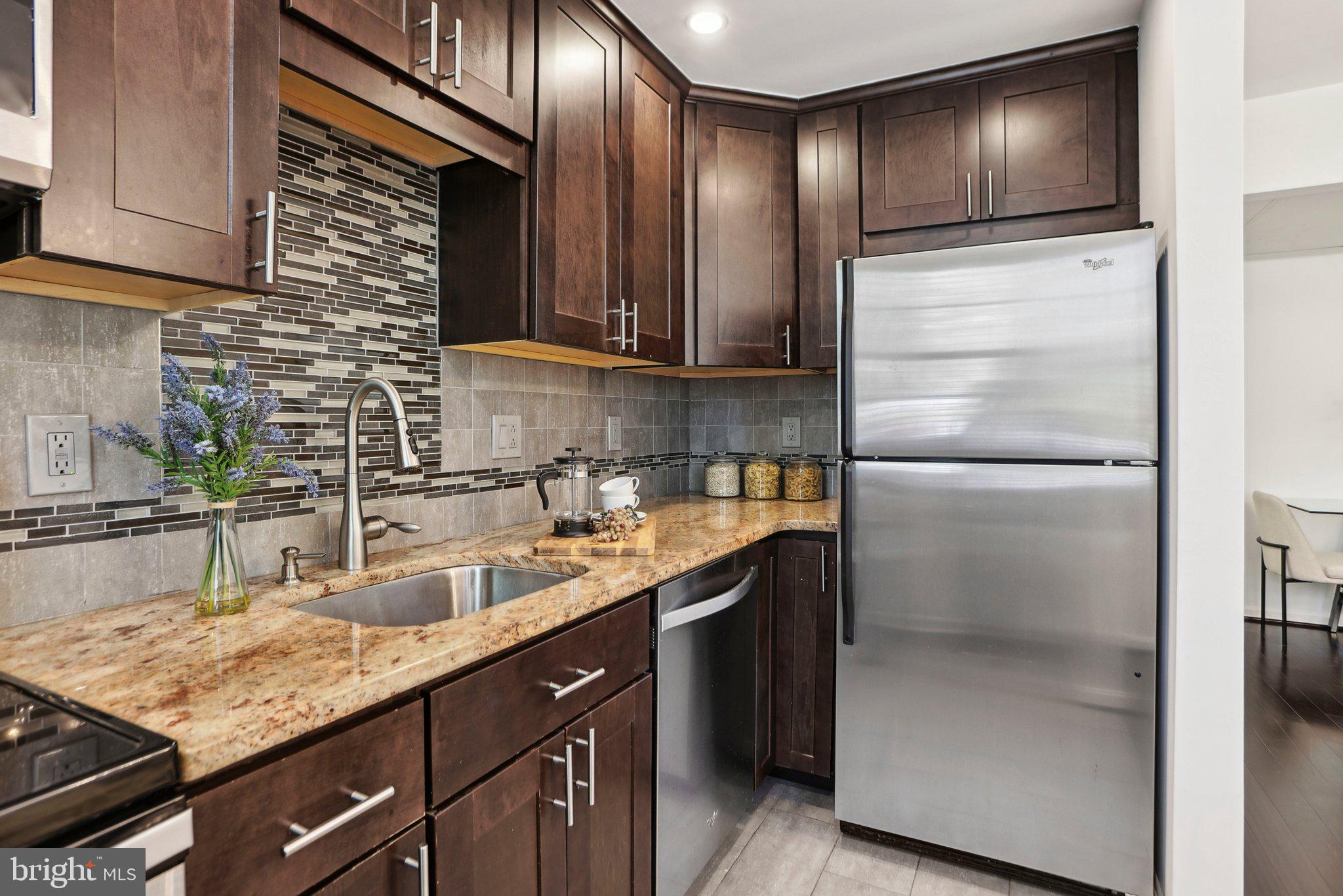 COLONIAL VILLAGE - Residential