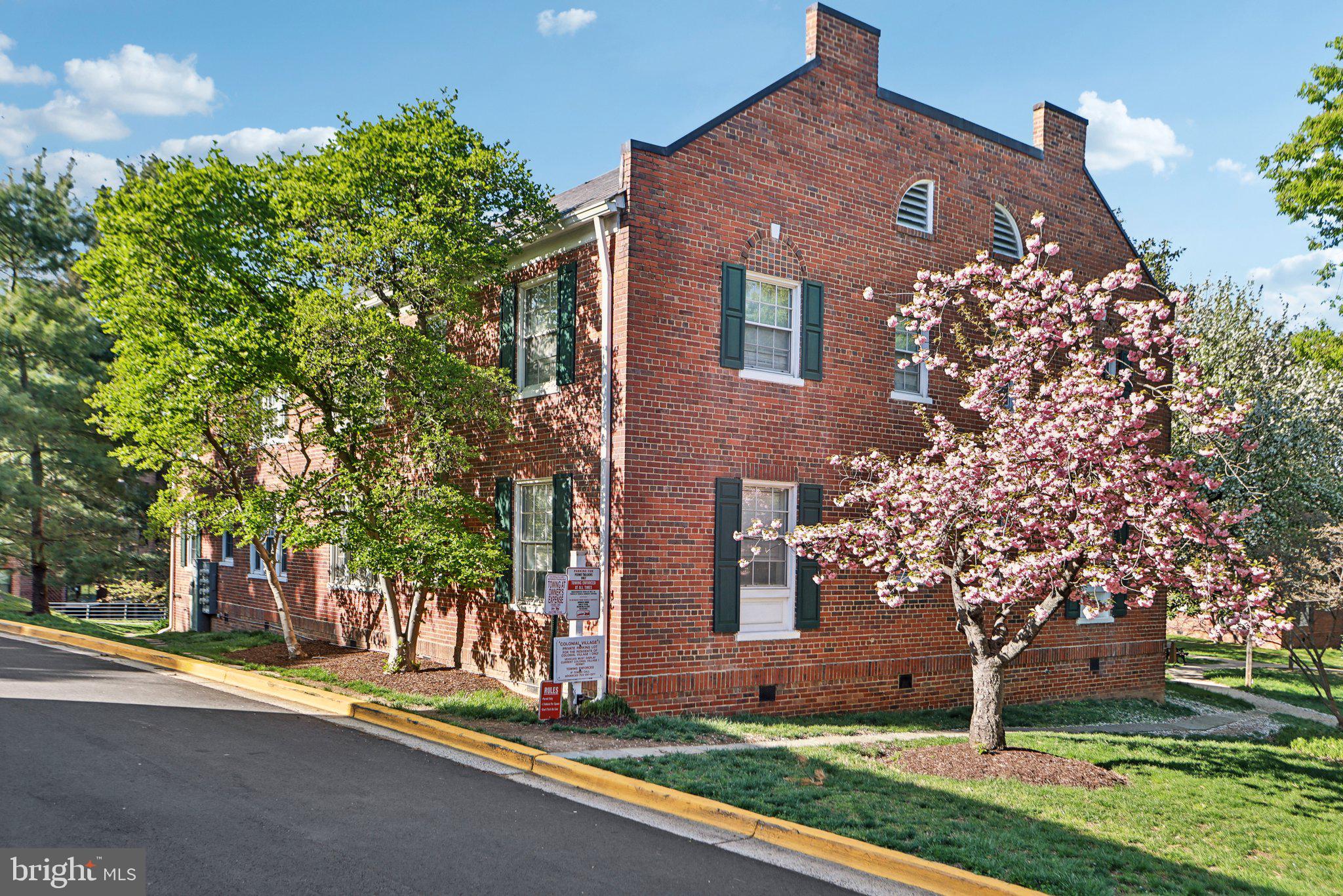 COLONIAL VILLAGE - Residential