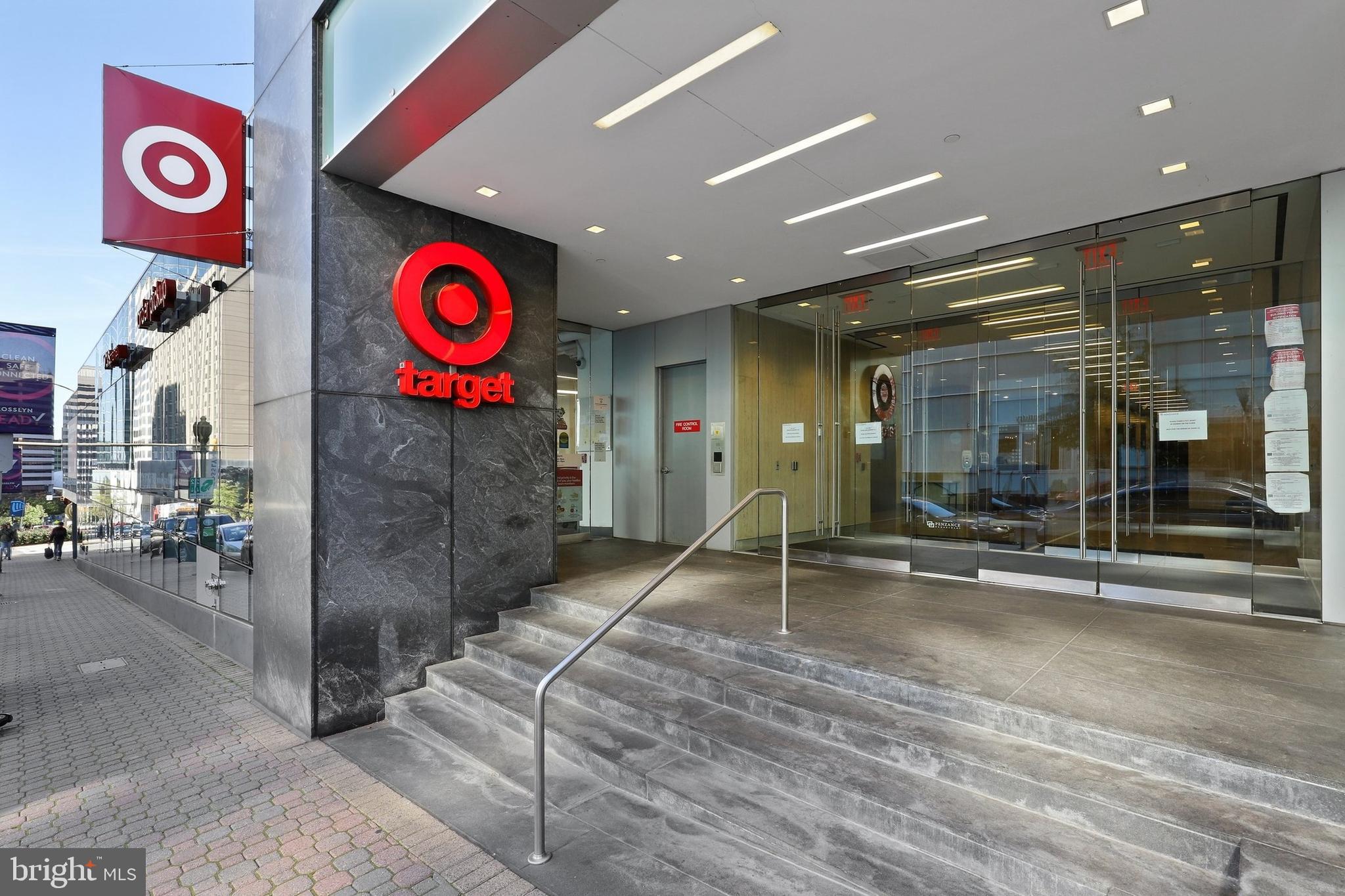 COLONIAL VILLAGE - Residential