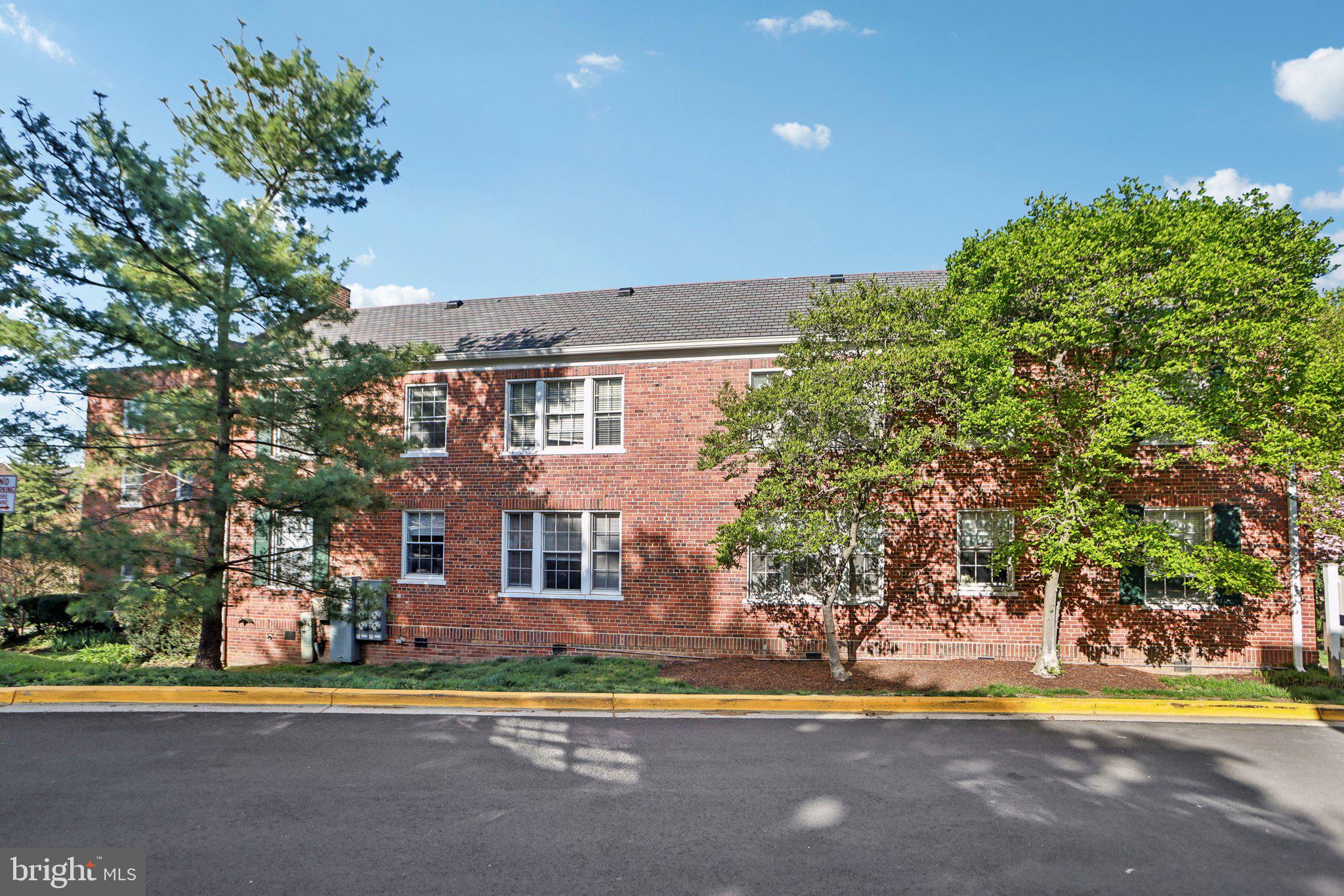 COLONIAL VILLAGE - Residential