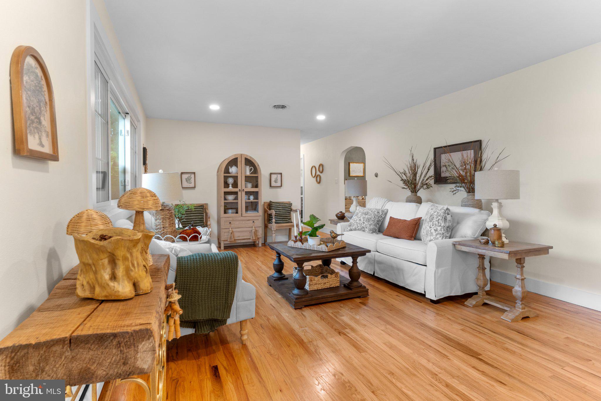180 W CAREN DRIVE