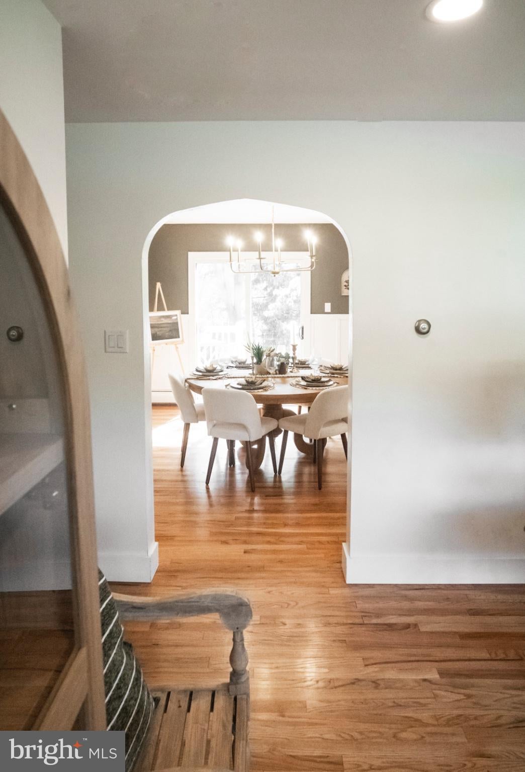 180 W CAREN DRIVE