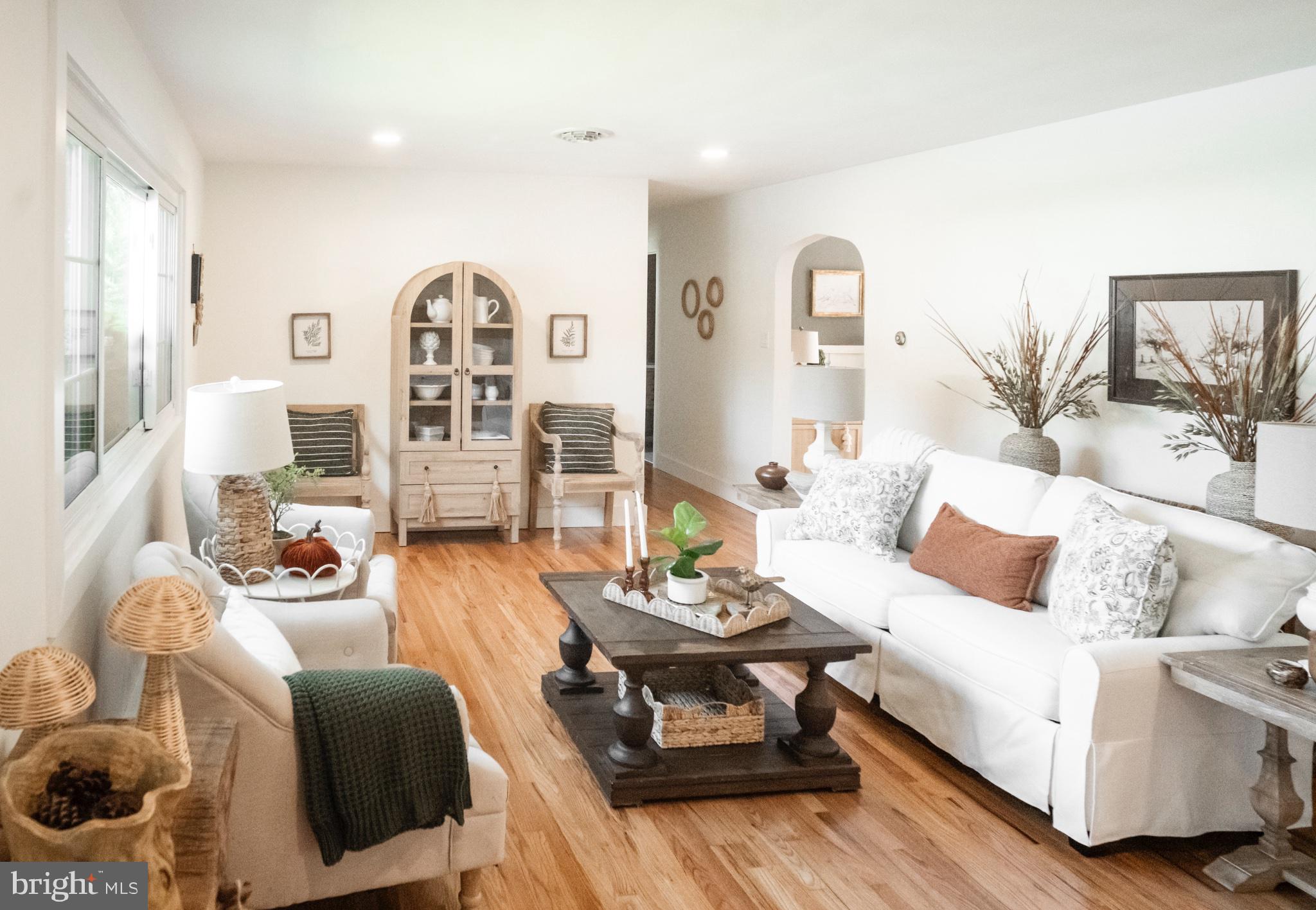 180 W CAREN DRIVE