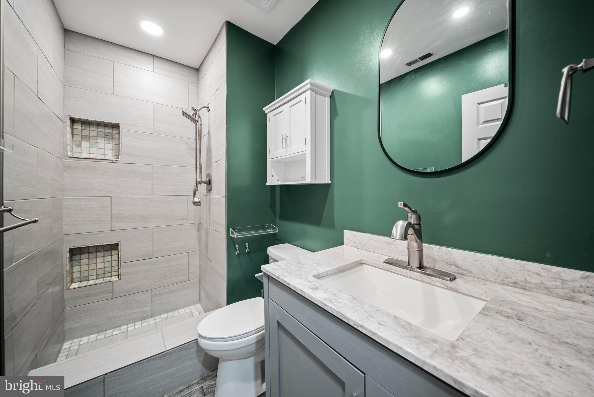 HUNTINGTON MANOR - Residential