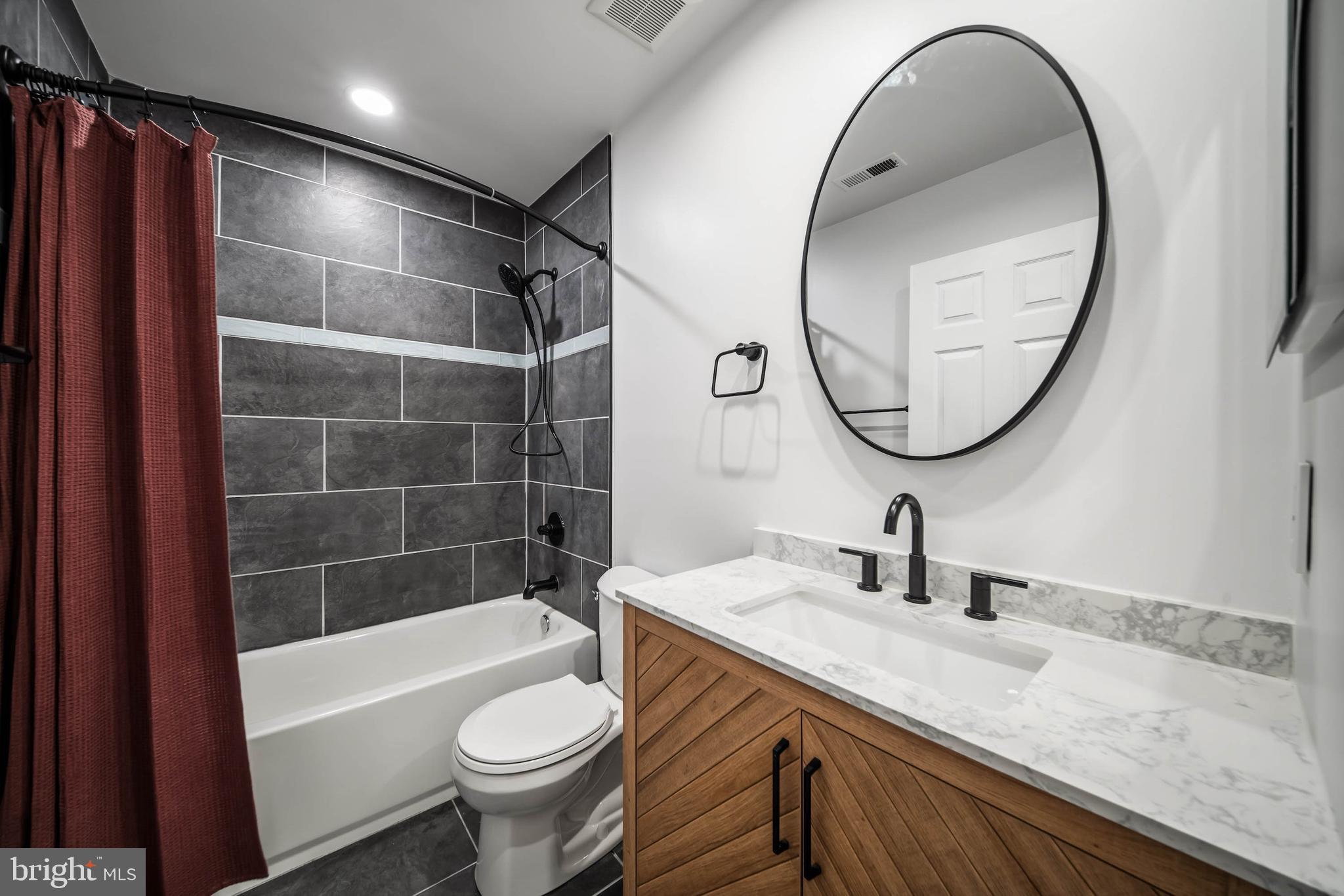 HUNTINGTON MANOR - Residential