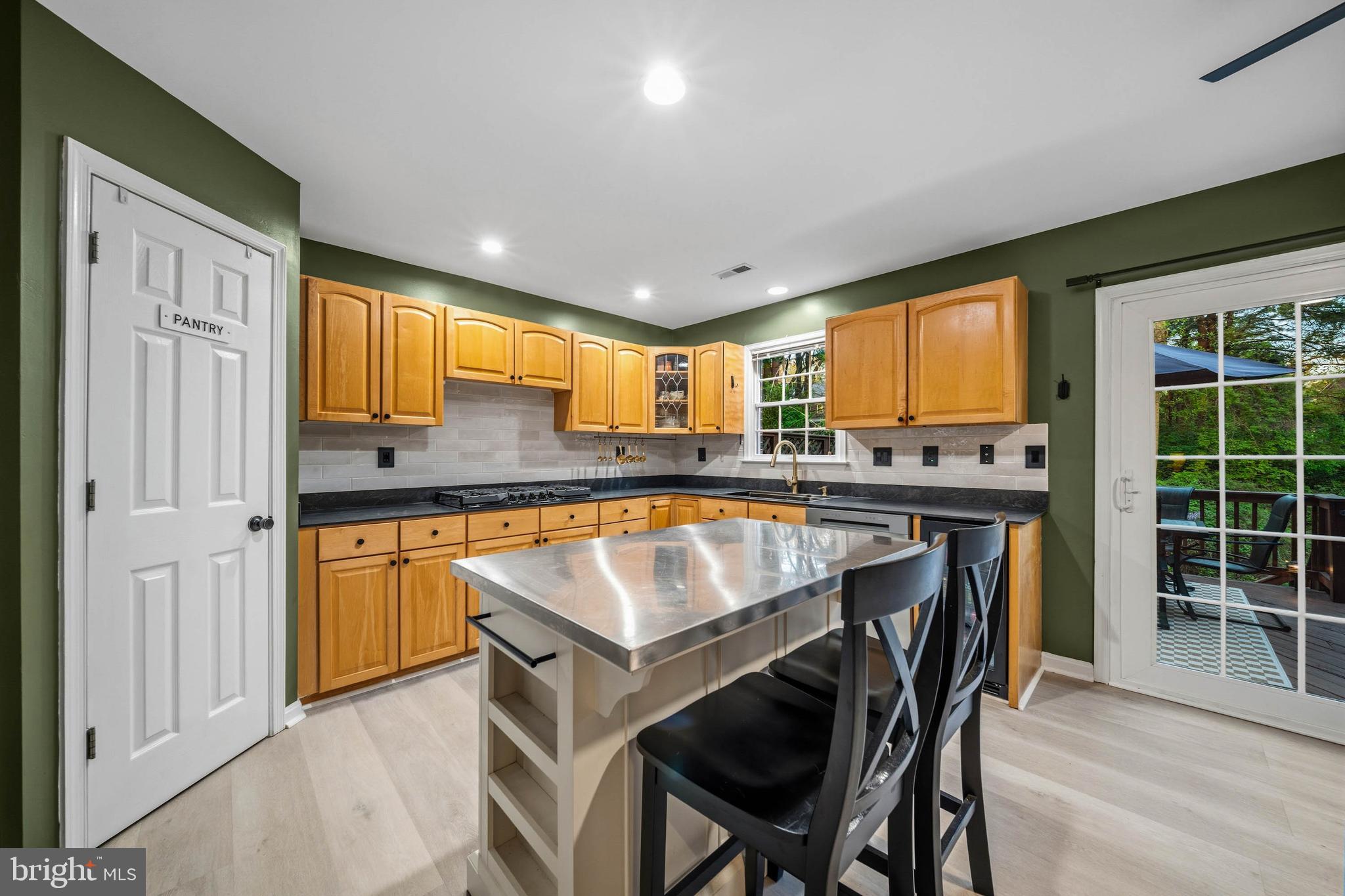 HUNTINGTON MANOR - Residential