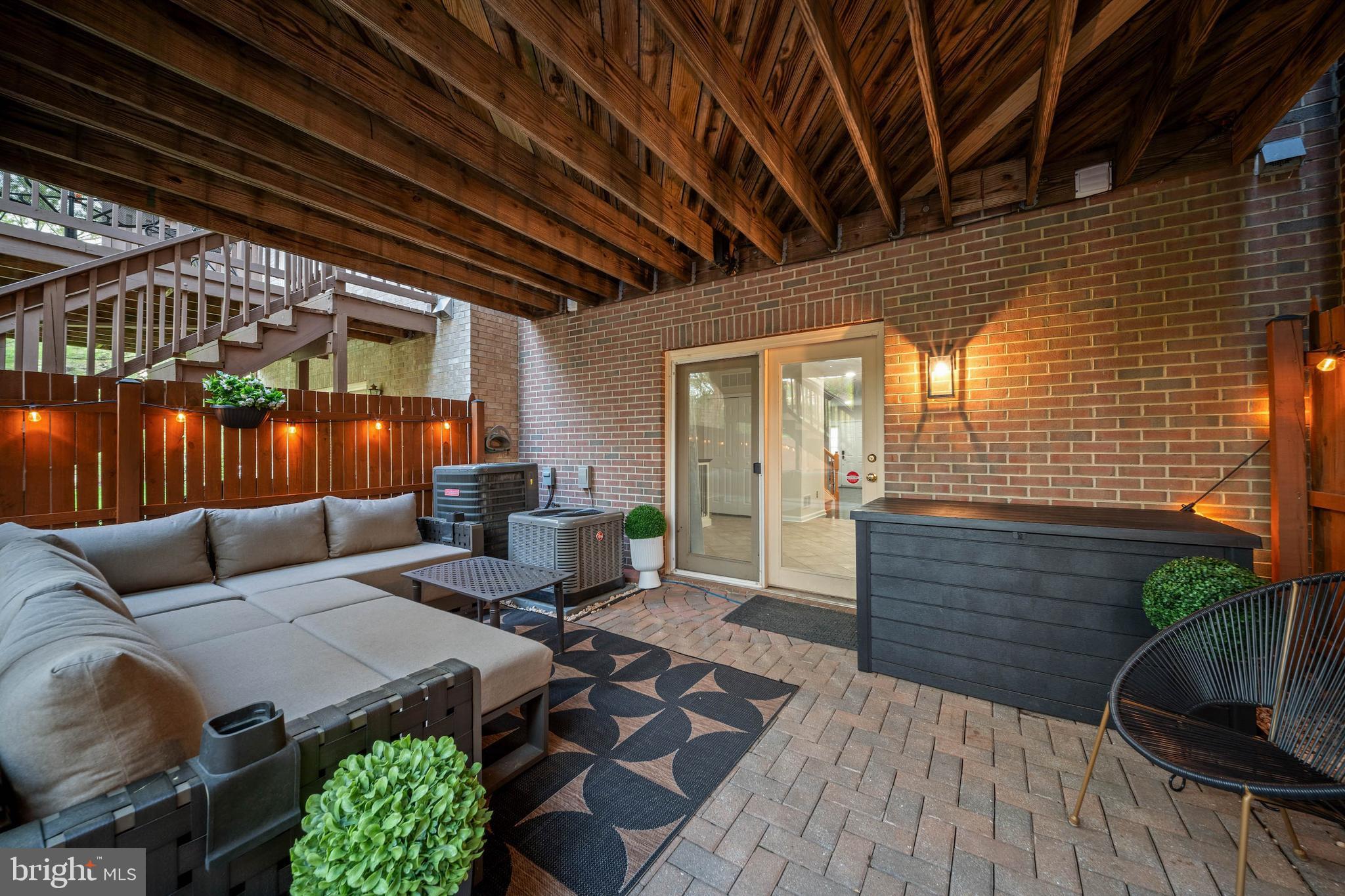 HUNTINGTON MANOR - Residential