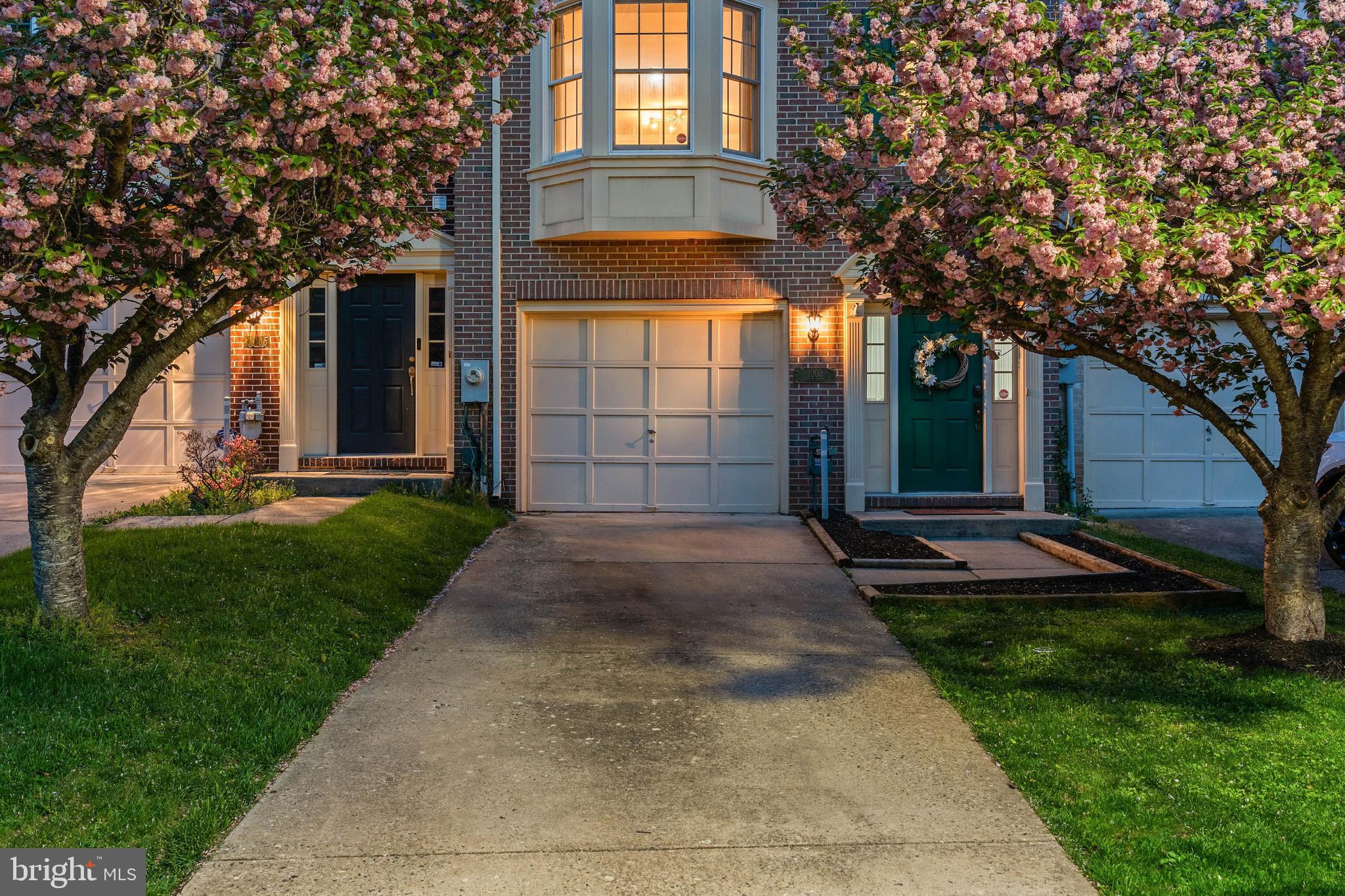 HUNTINGTON MANOR - Residential