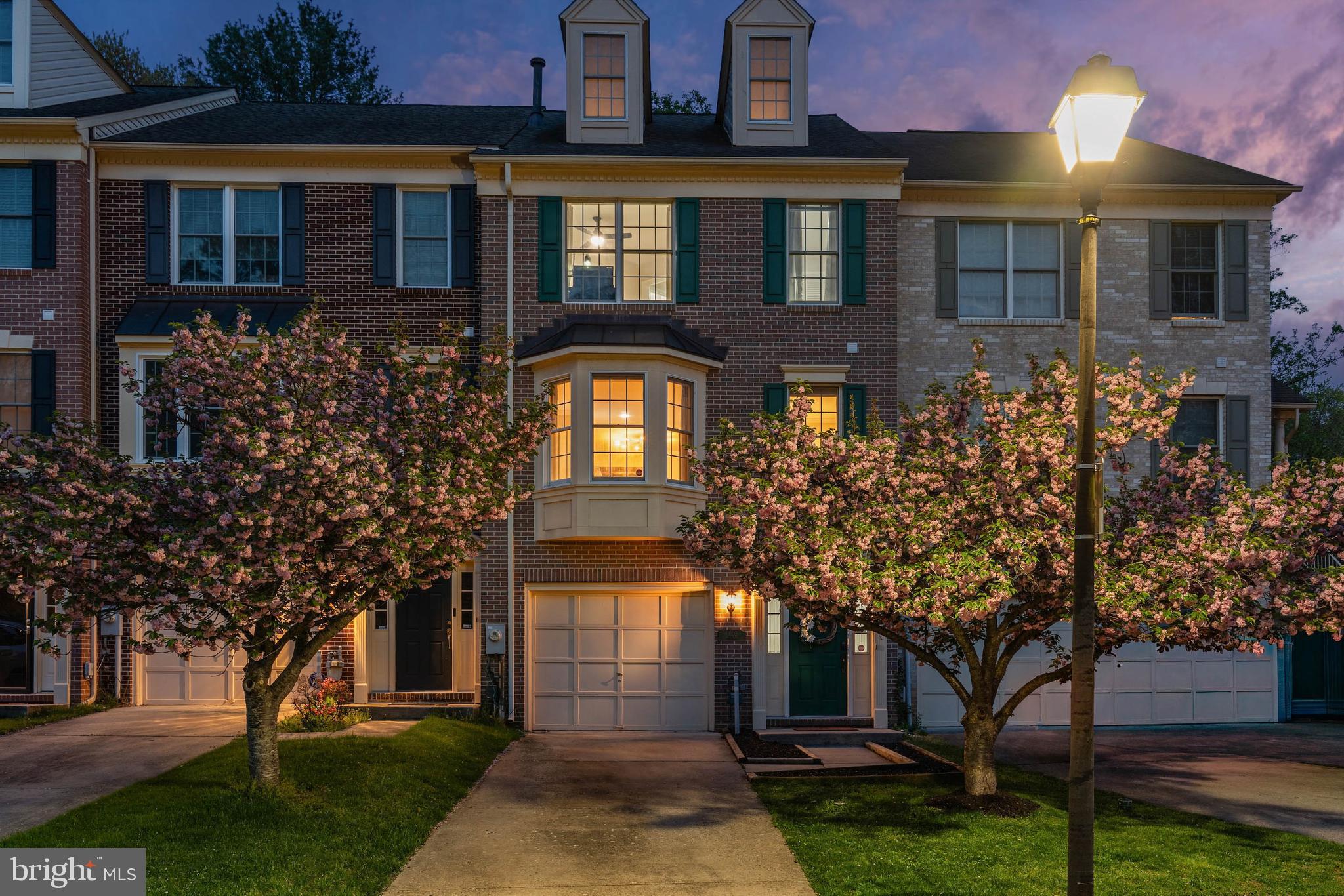 HUNTINGTON MANOR - Residential